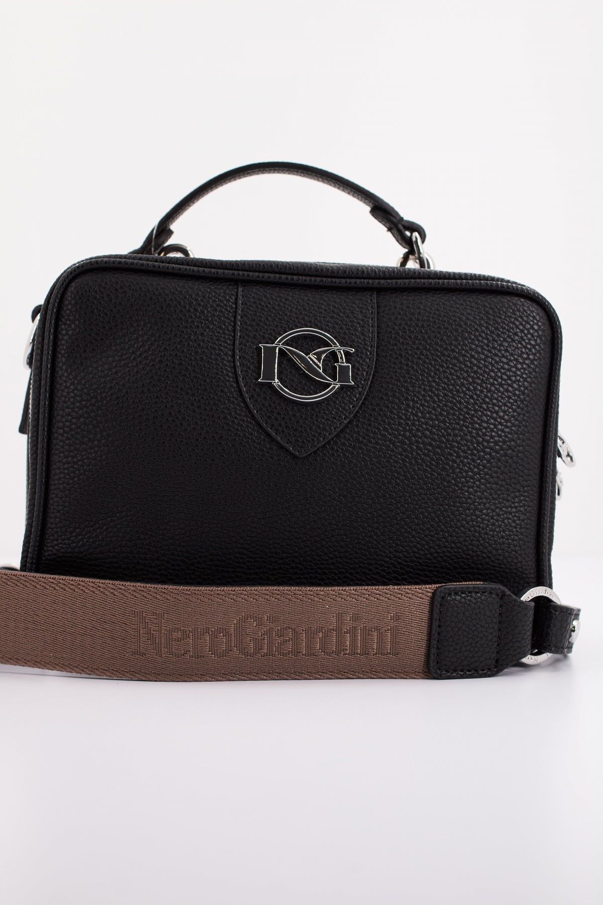 NERO GIARDINI ID en color (4)