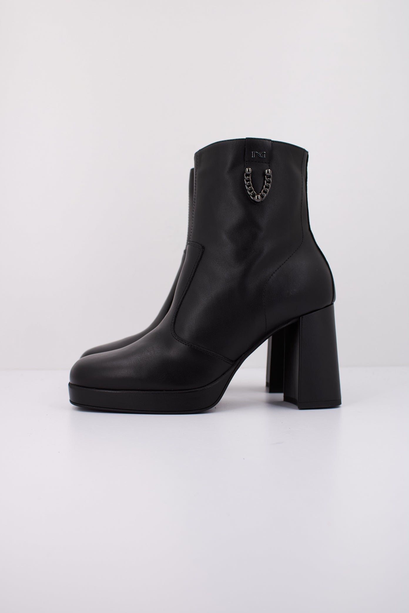 NERO GIARDINI  en color   (1)