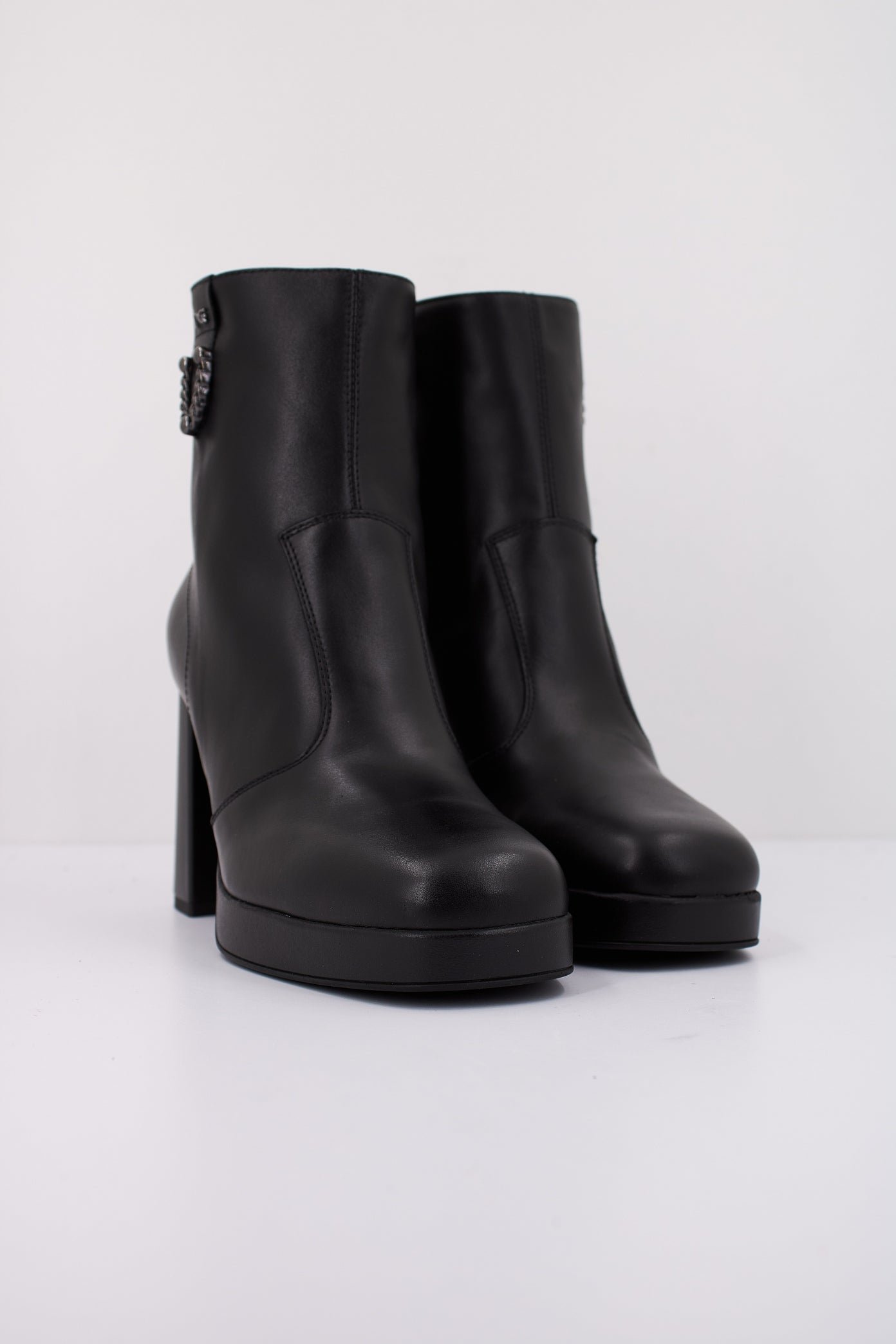 NERO GIARDINI  en color   (2)