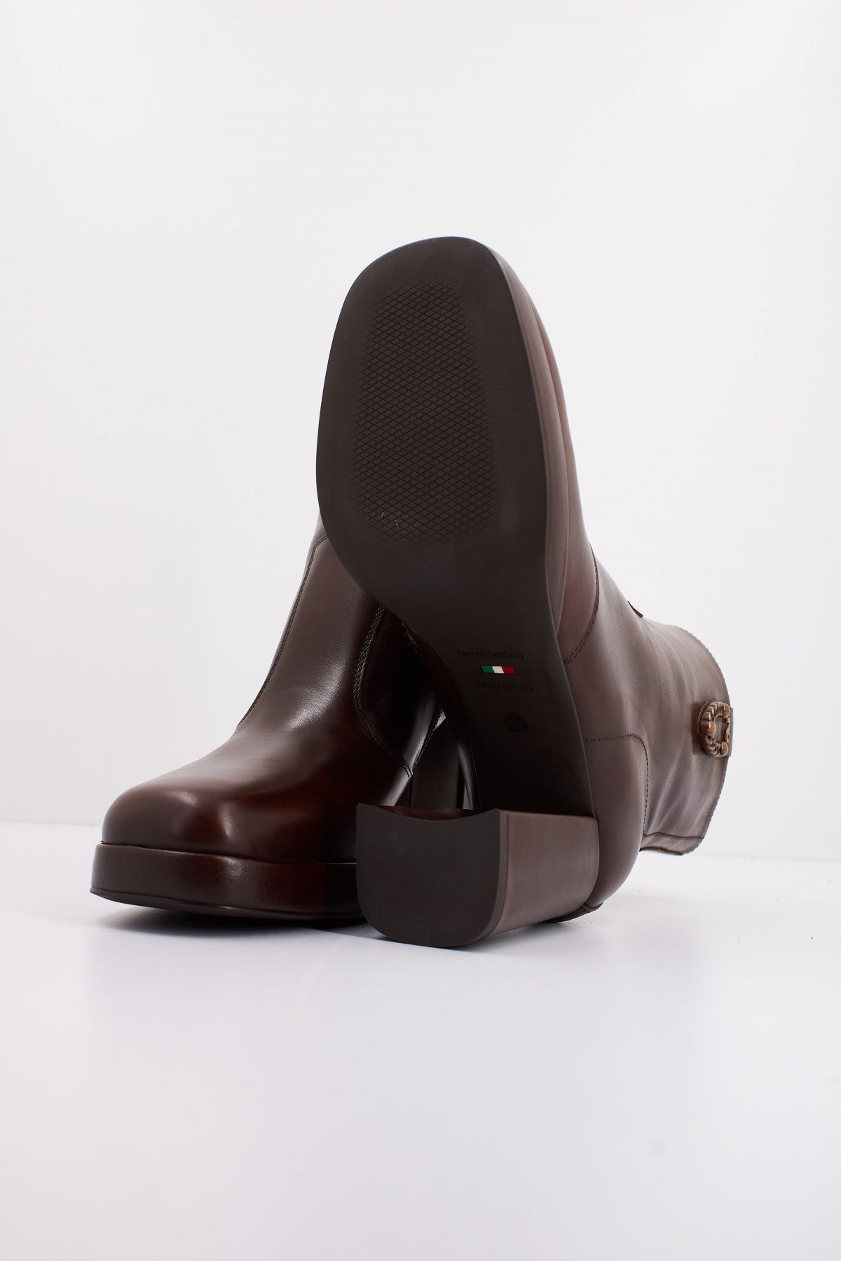 NERO GIARDINI ID en color (5)