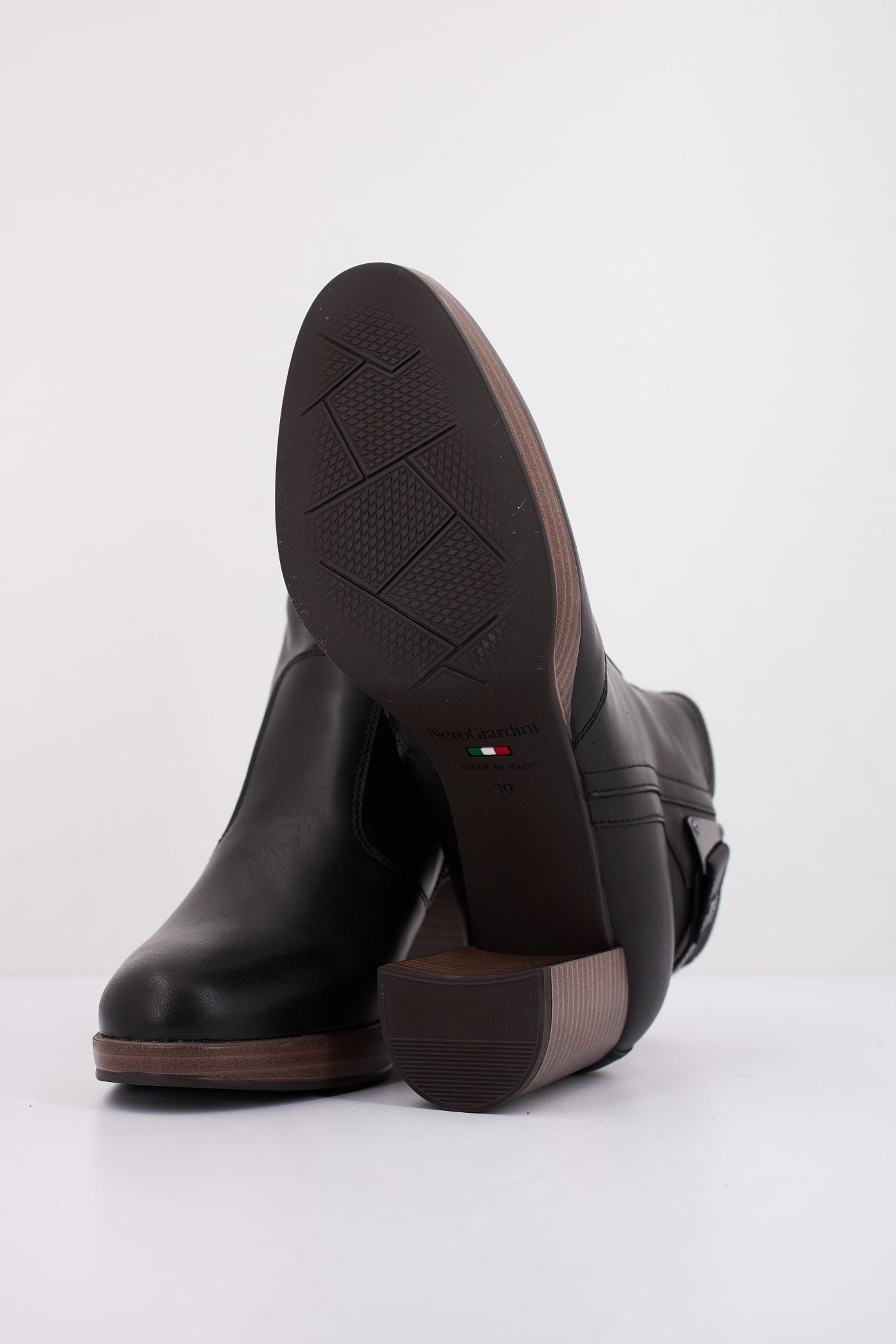 NERO GIARDINI ID en color (5)