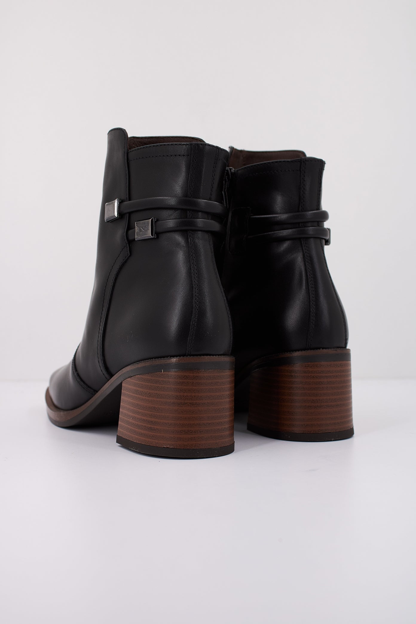 NERO GIARDINI  en color   (4)