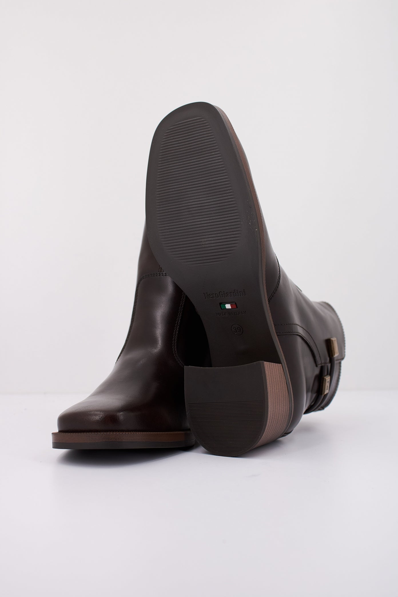 NERO GIARDINI en color (5)