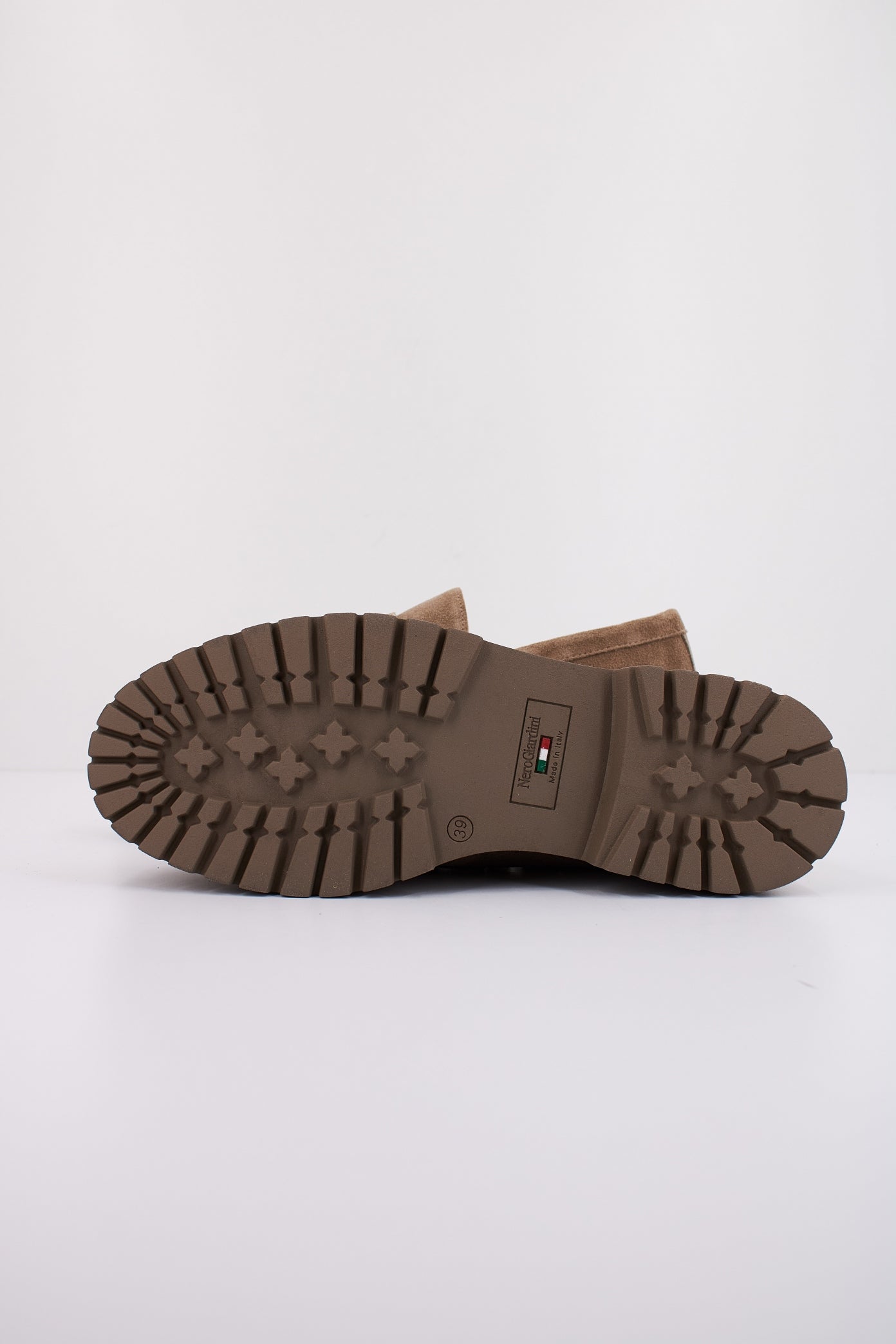 NERO GIARDINI ID en color (5)