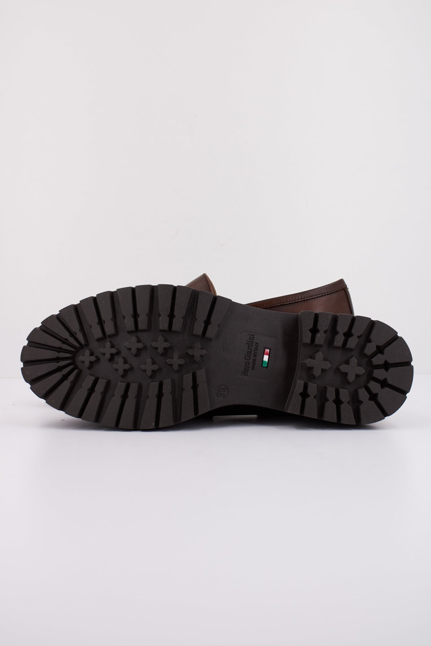 NERO GIARDINI ID en color (5)