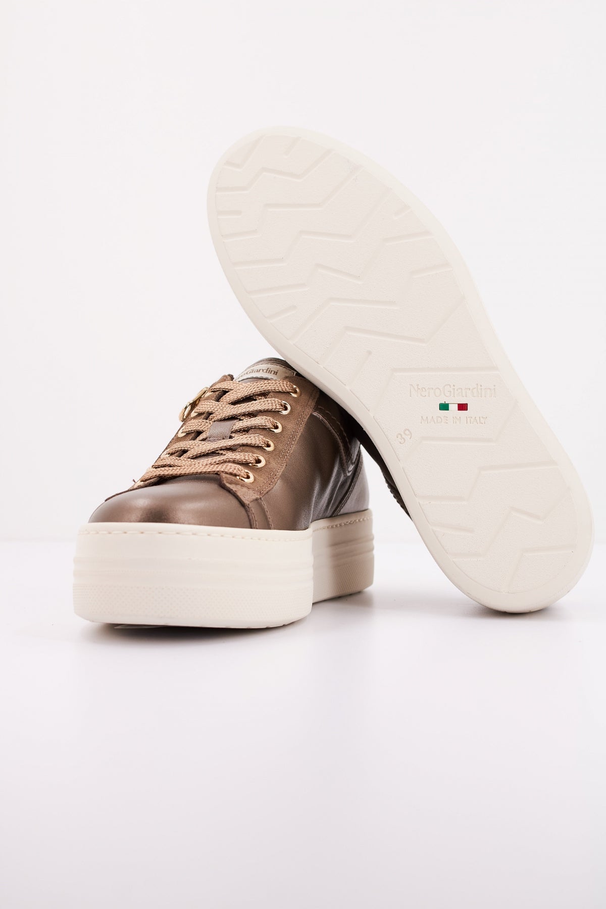 NERO GIARDINI ID en color (5)