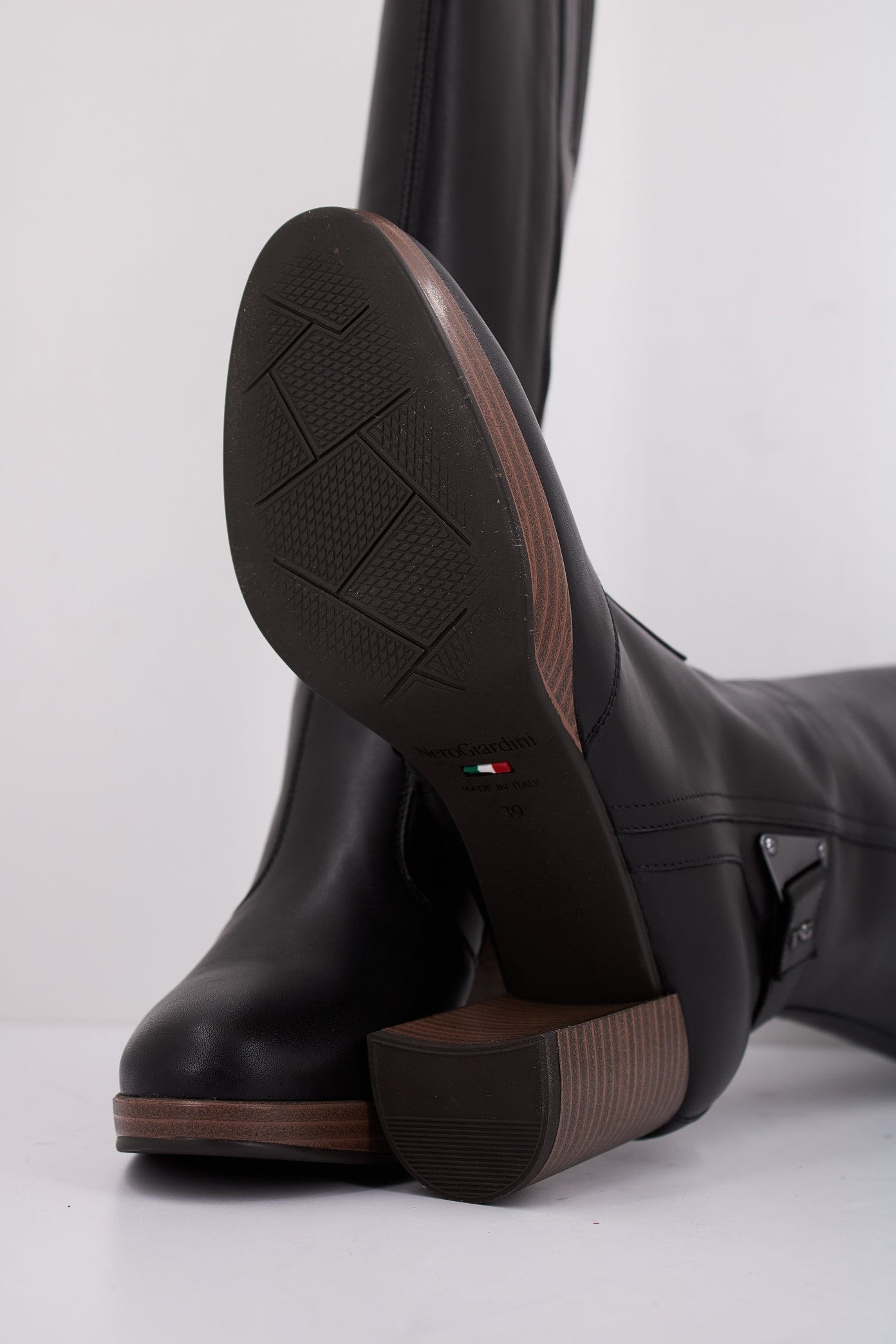 NERO GIARDINI B en color (5)