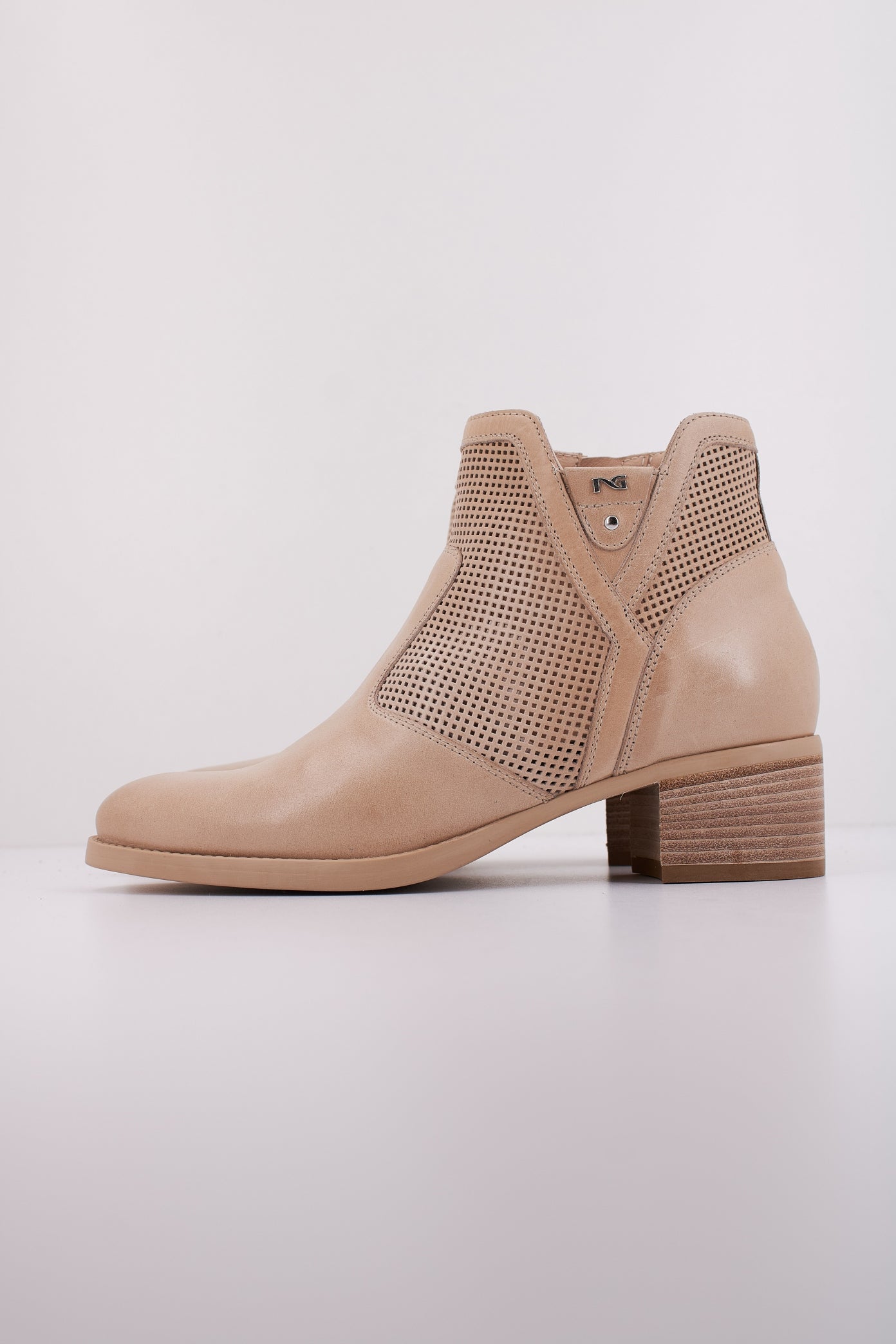 NERO GIARDINI ED en color (1)