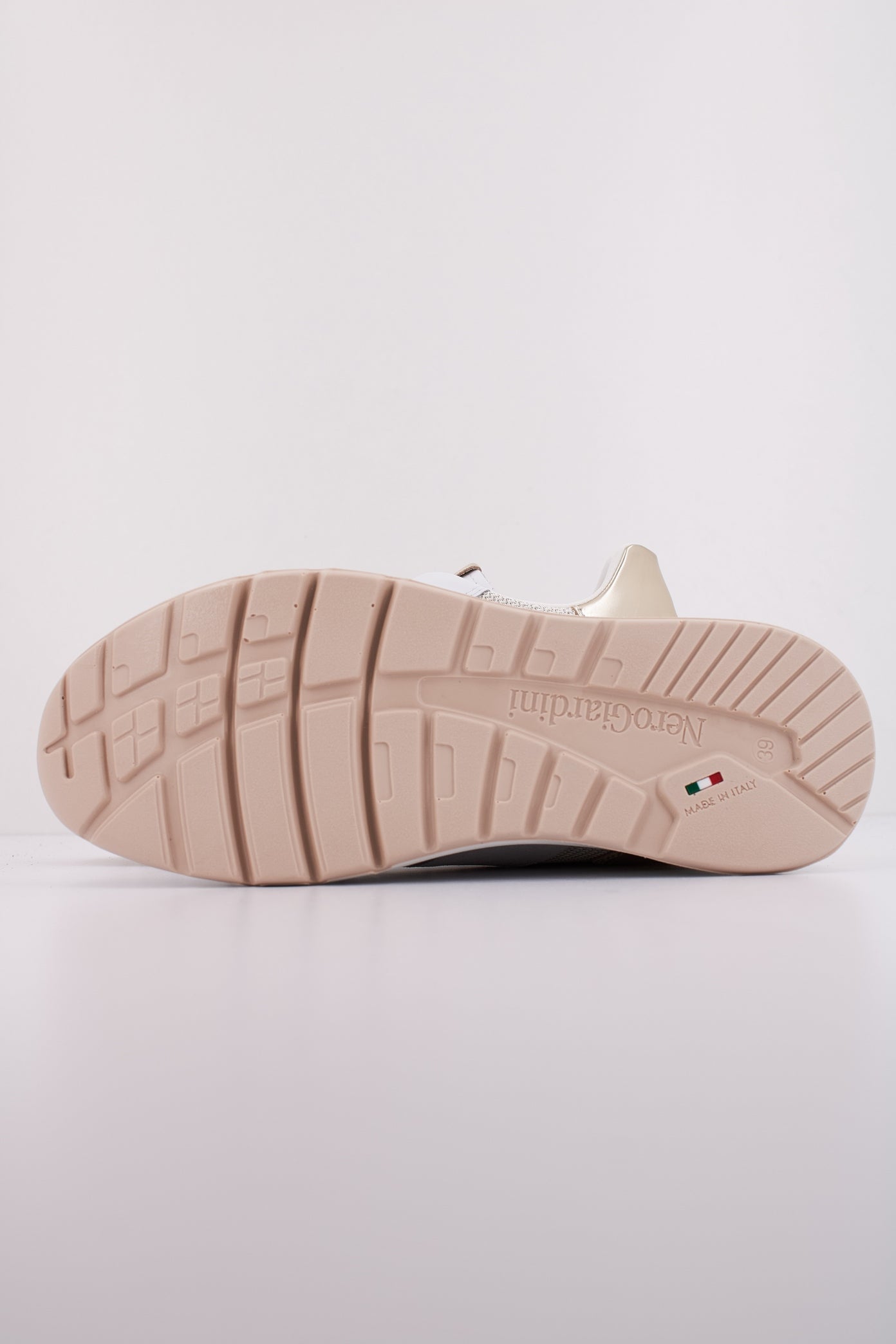 NERO GIARDINI ED  en color   (5)