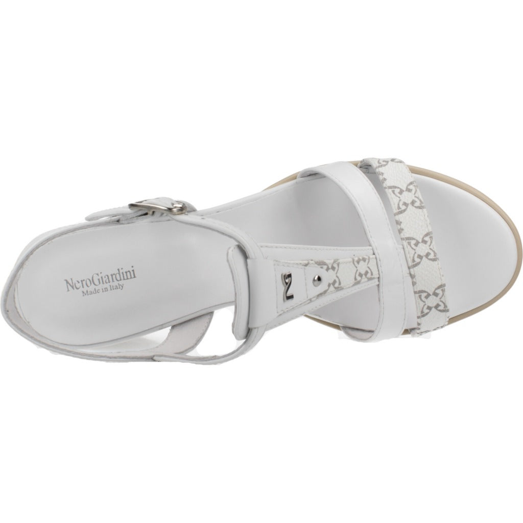 NERO GIARDINI ED  en color   (7)