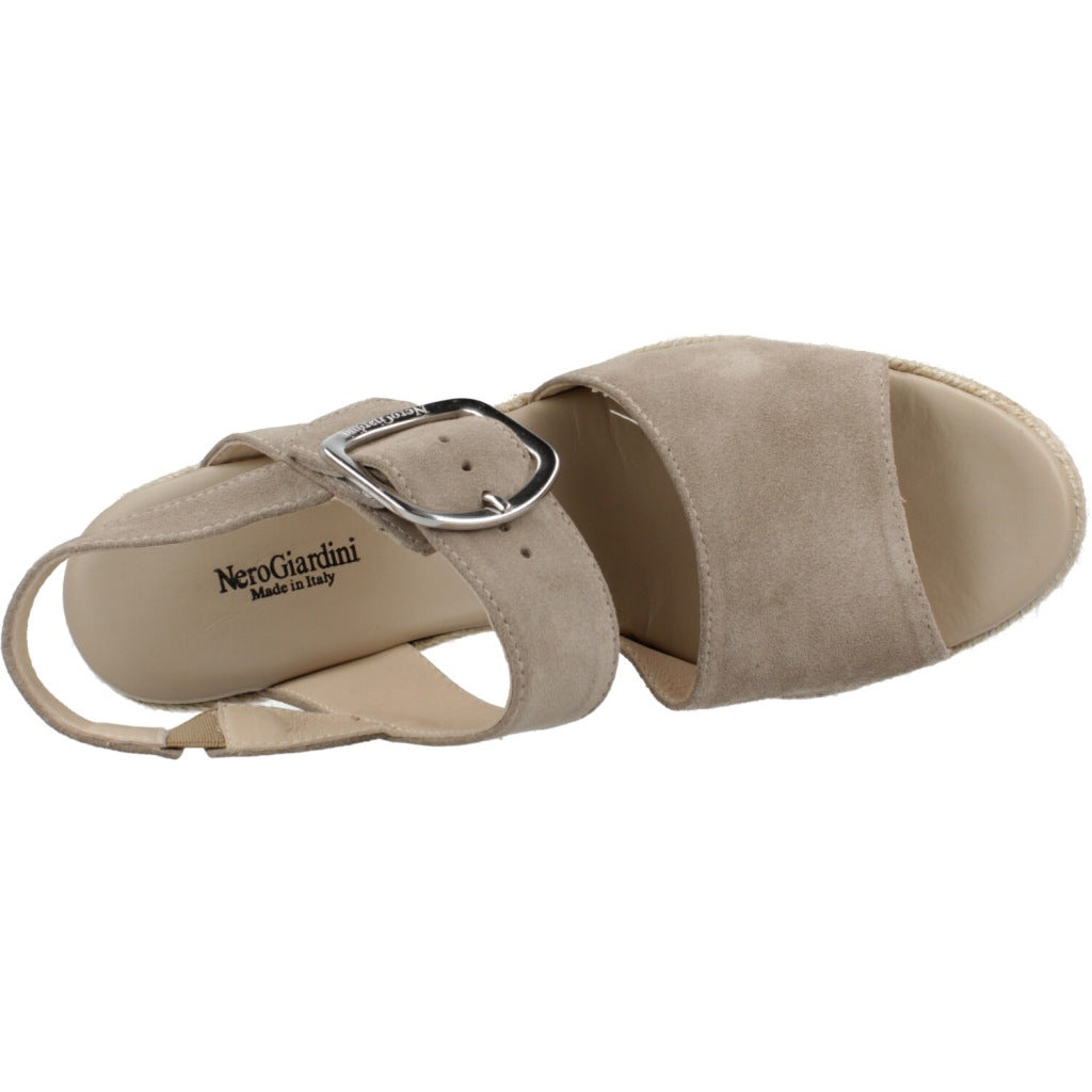 NERO GIARDINI ED  en color   (7)