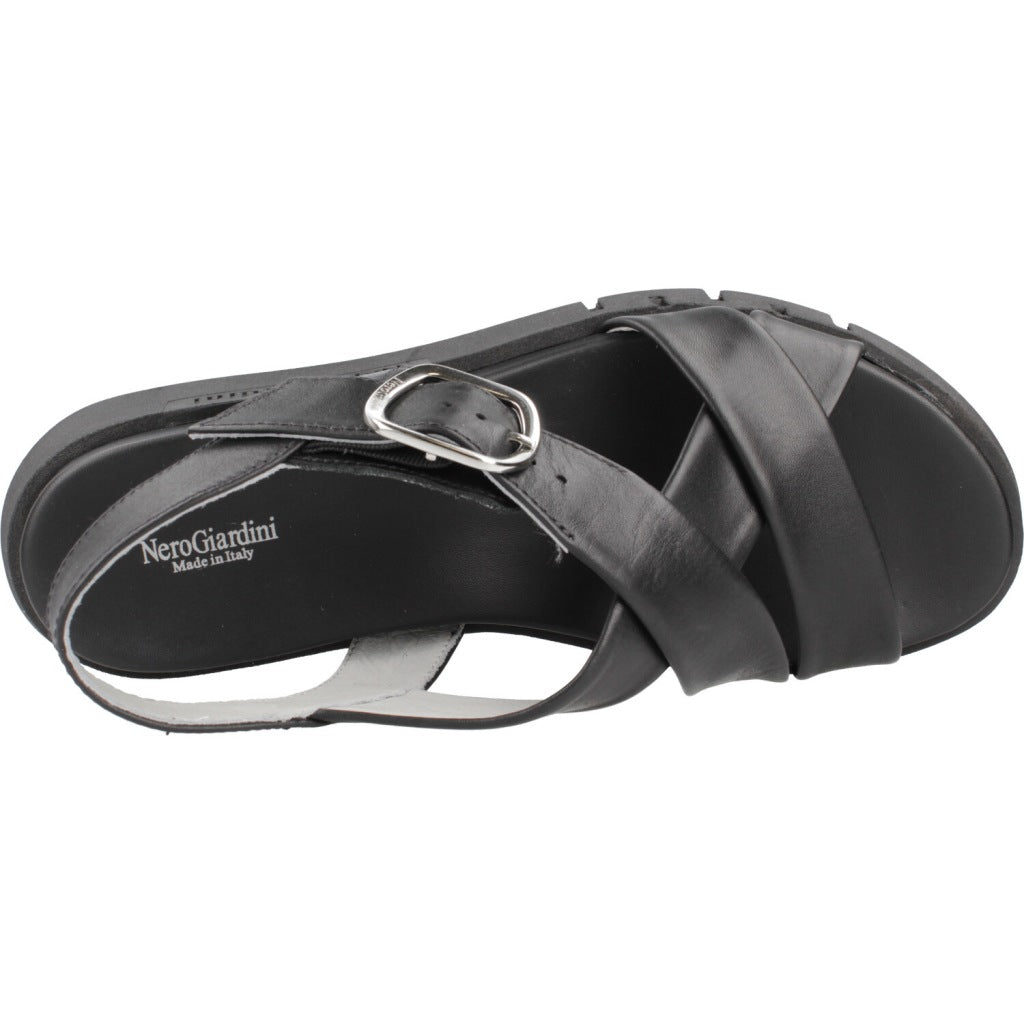 NERO GIARDINI ED  en color   (7)