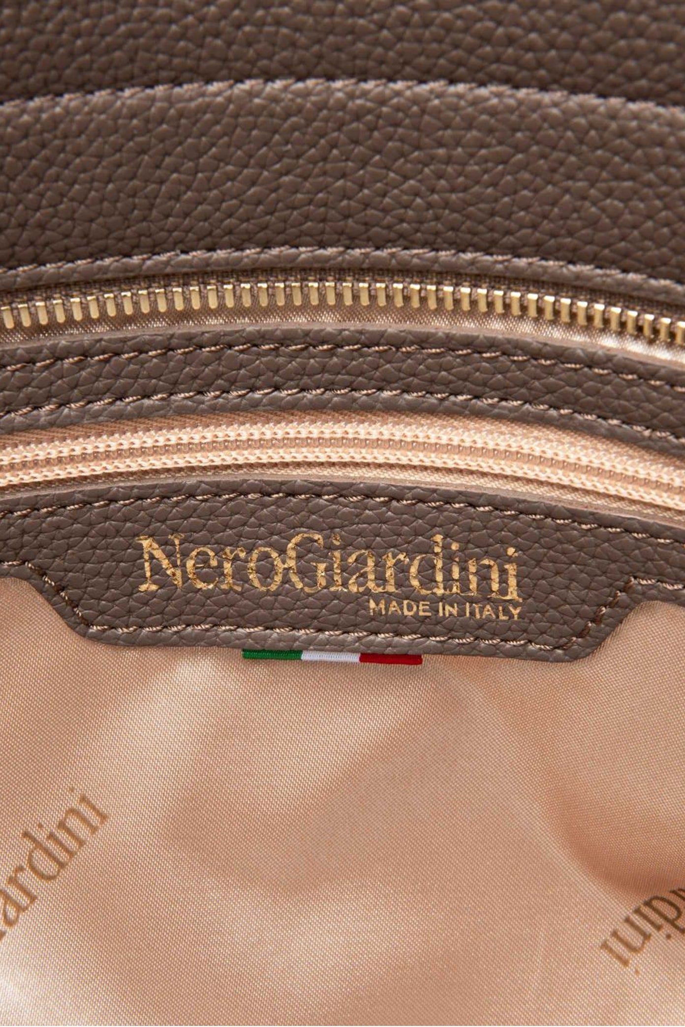 NERO GIARDINI ID en color (4)