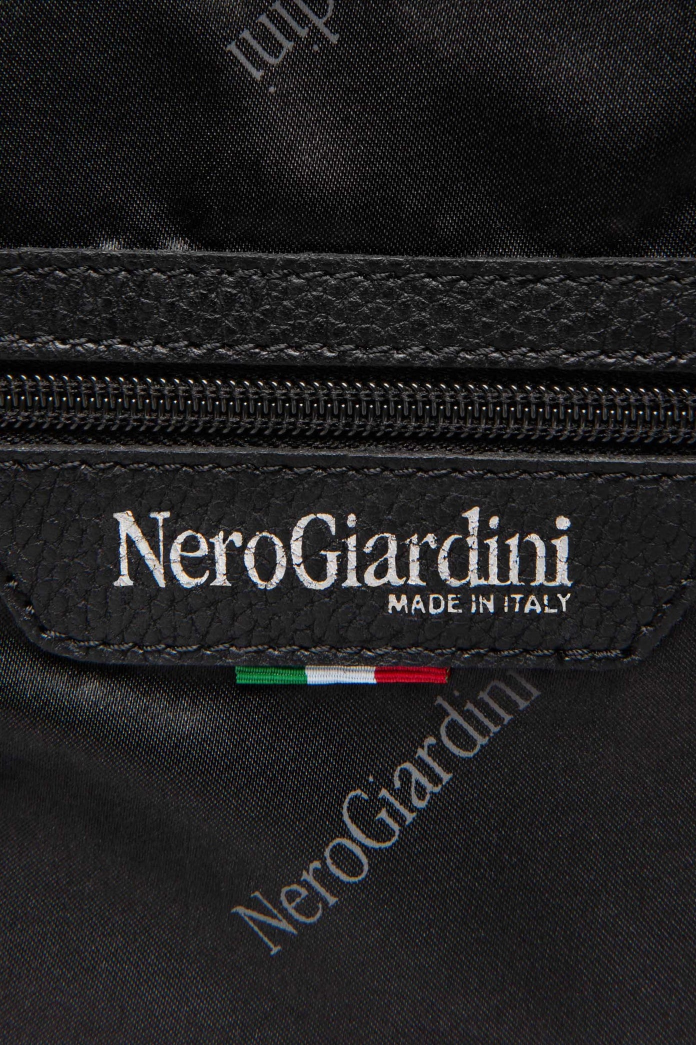 NERO GIARDINI ID en color (4)