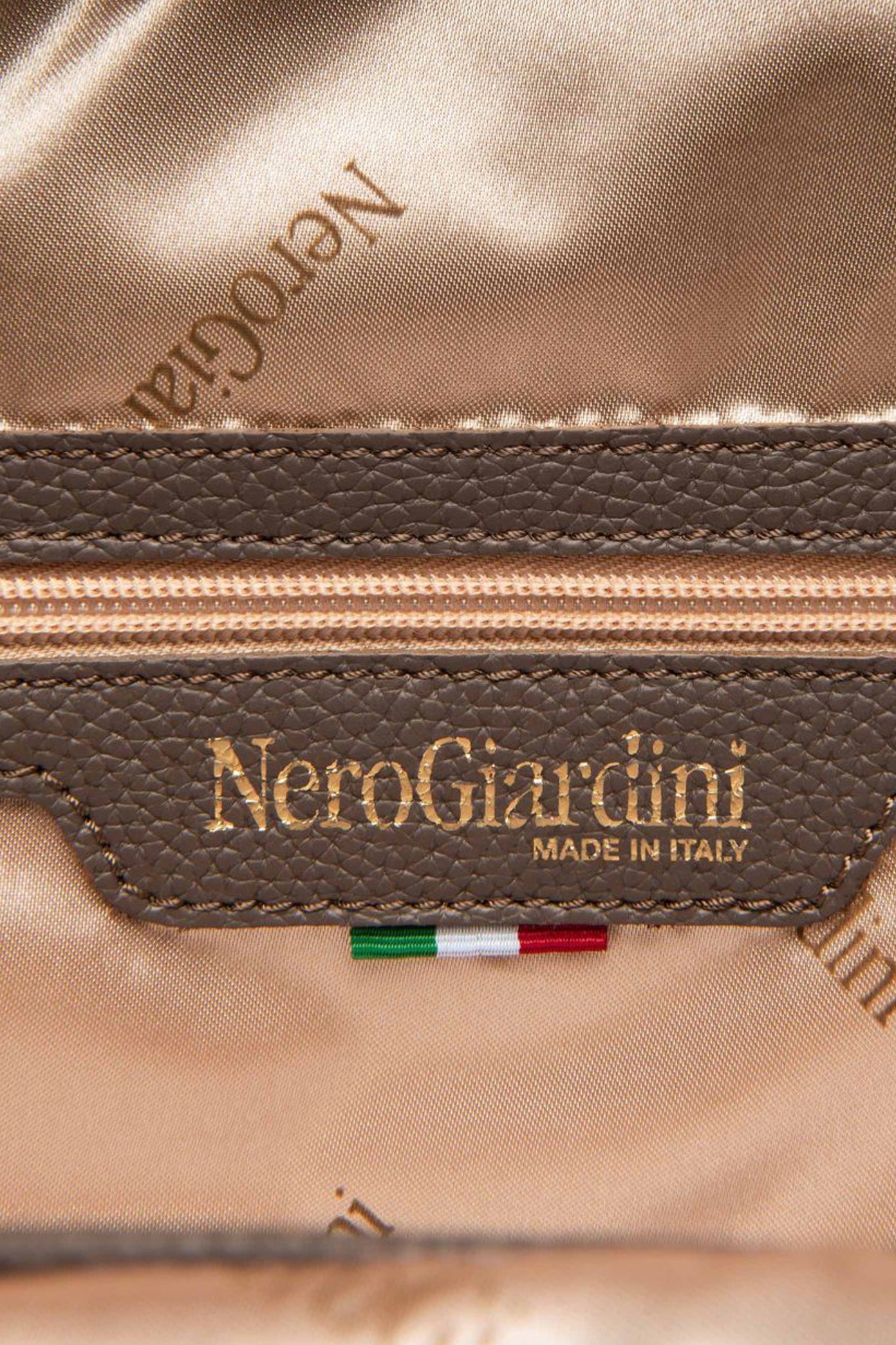 NERO GIARDINI ID en color (4)