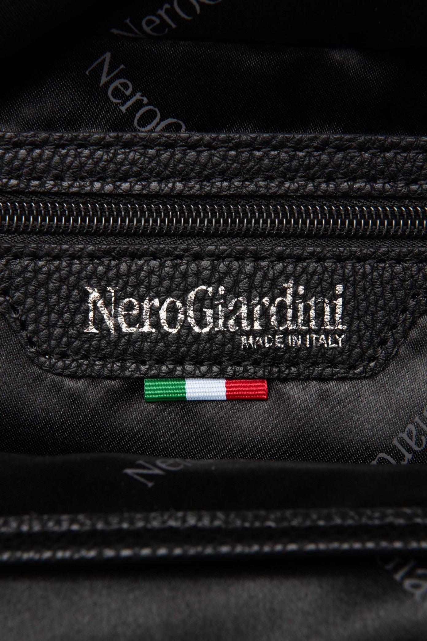 NERO GIARDINI ID en color (4)