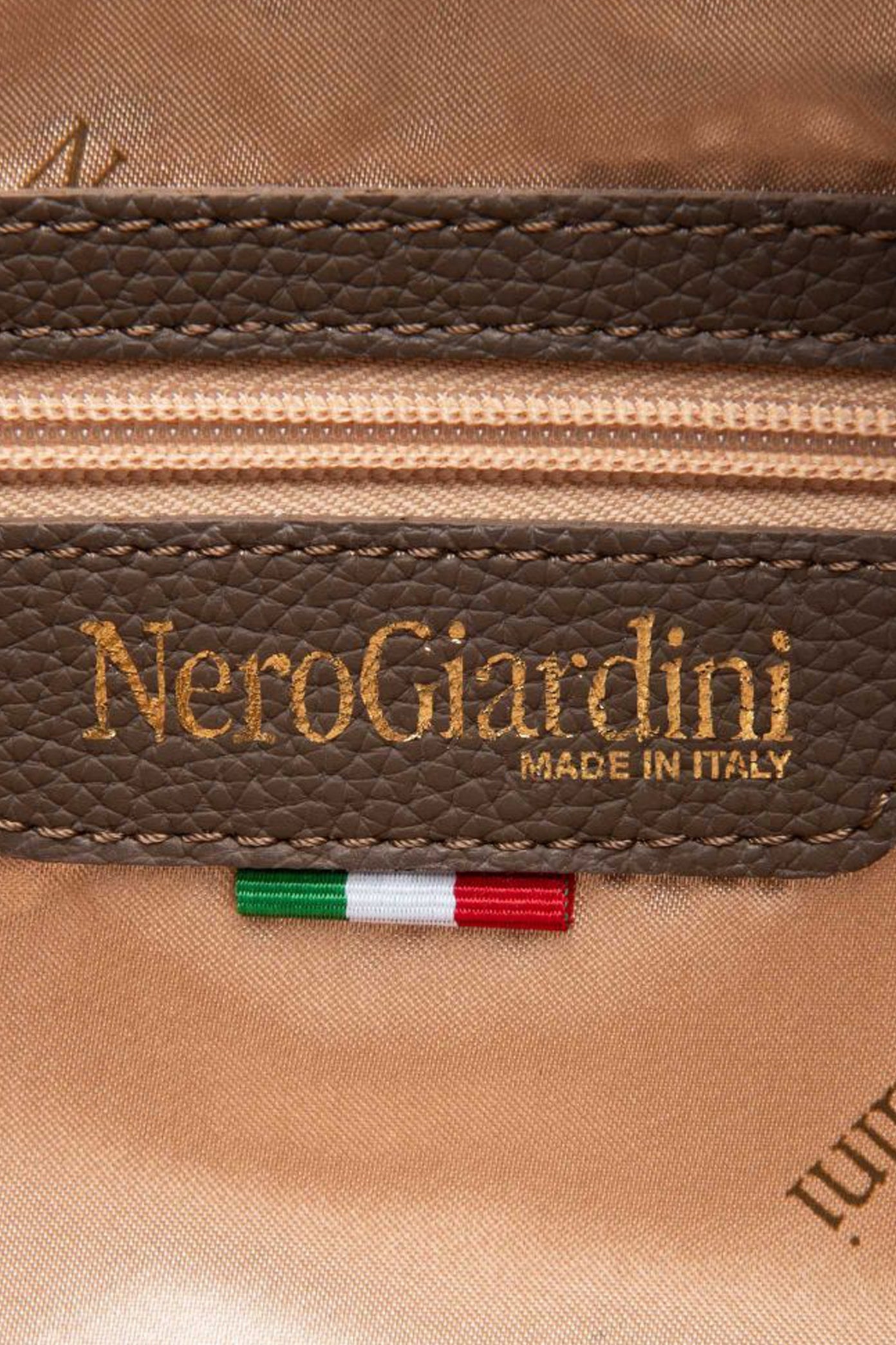 NERO GIARDINI ID en color (4)