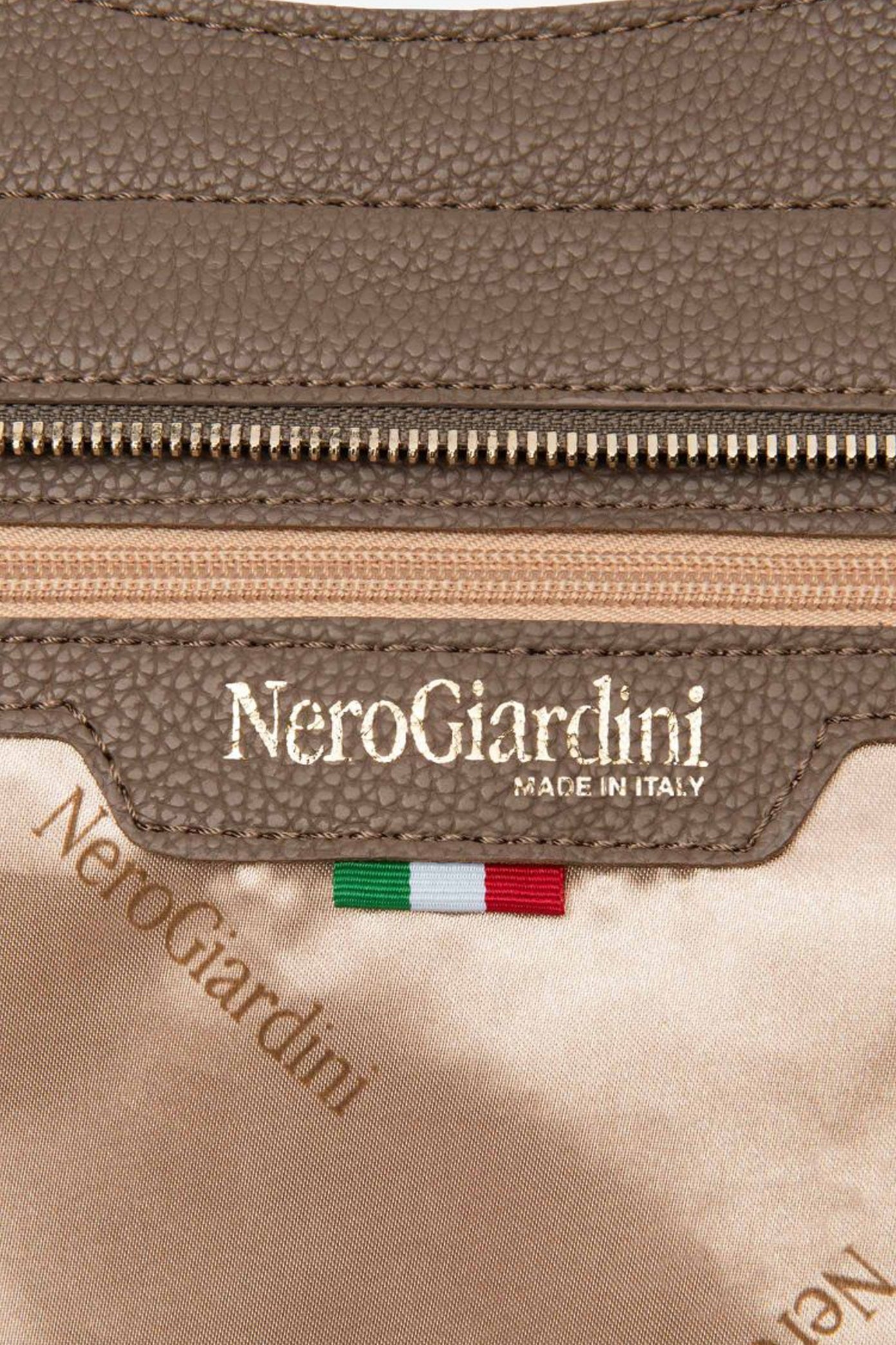 NERO GIARDINI ID en color (4)