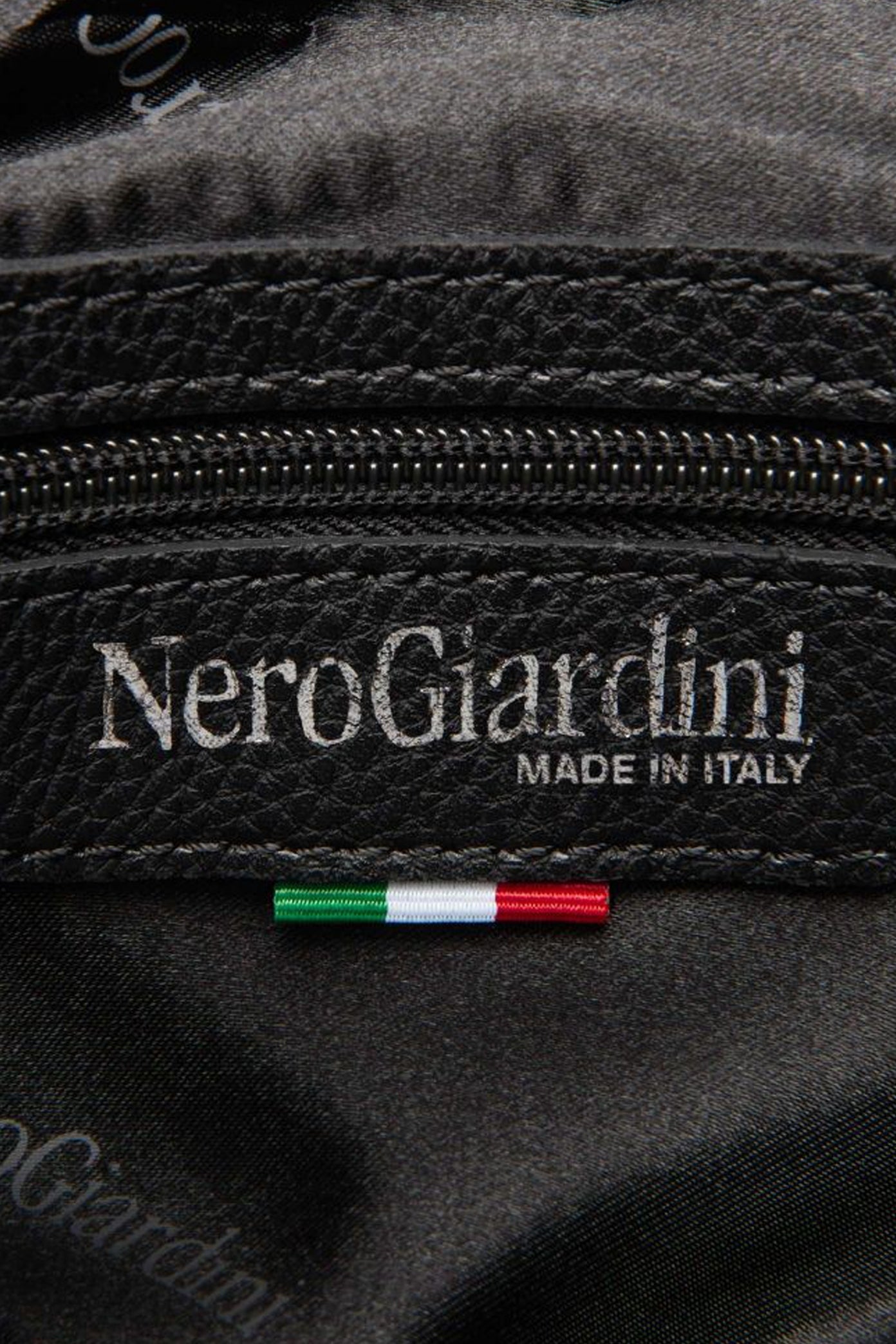 NERO GIARDINI ID en color (4)