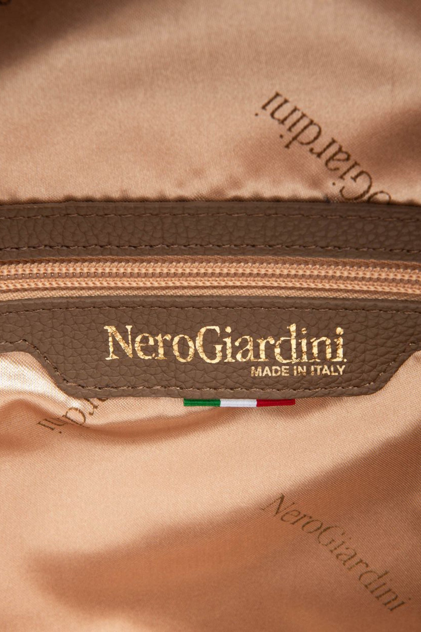 NERO GIARDINI ID en color (4)