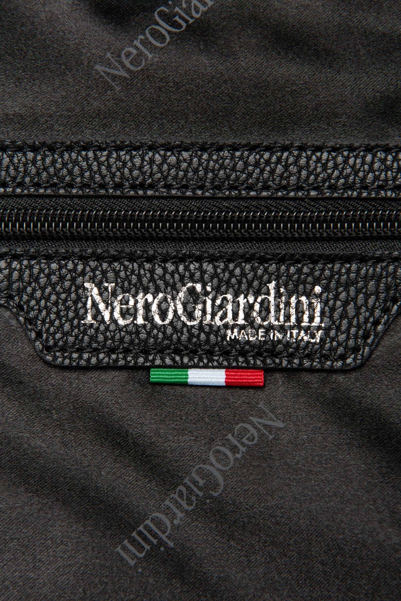 NERO GIARDINI ID en color (4)