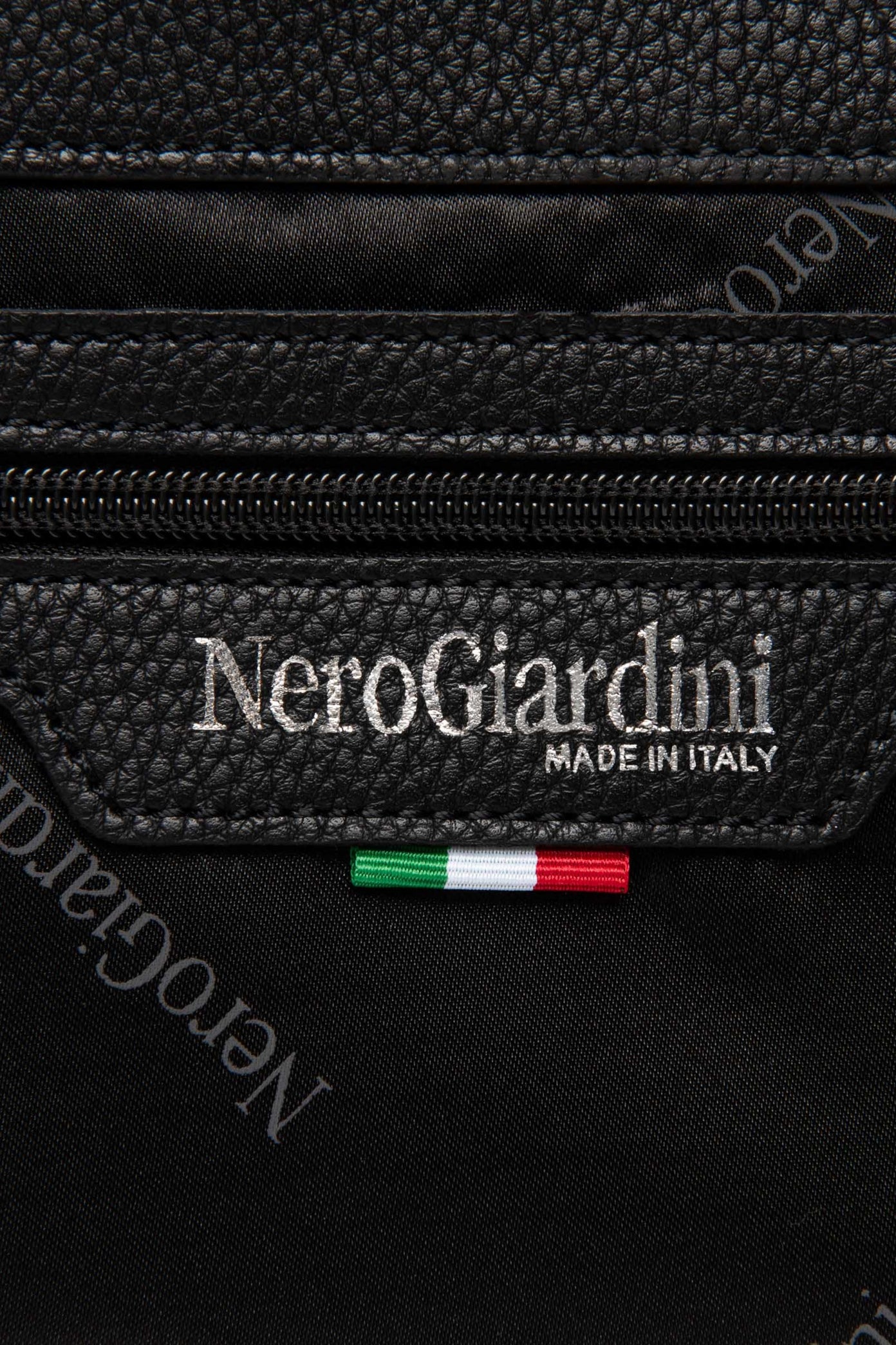 NERO GIARDINI ID en color (4)