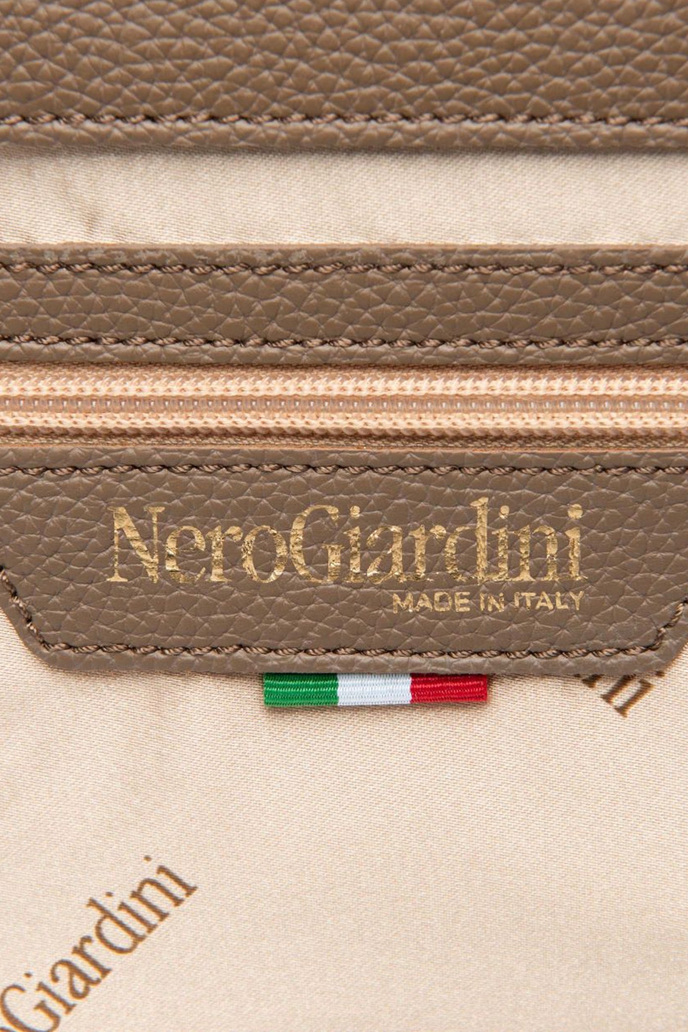 NERO GIARDINI ID en color (4)