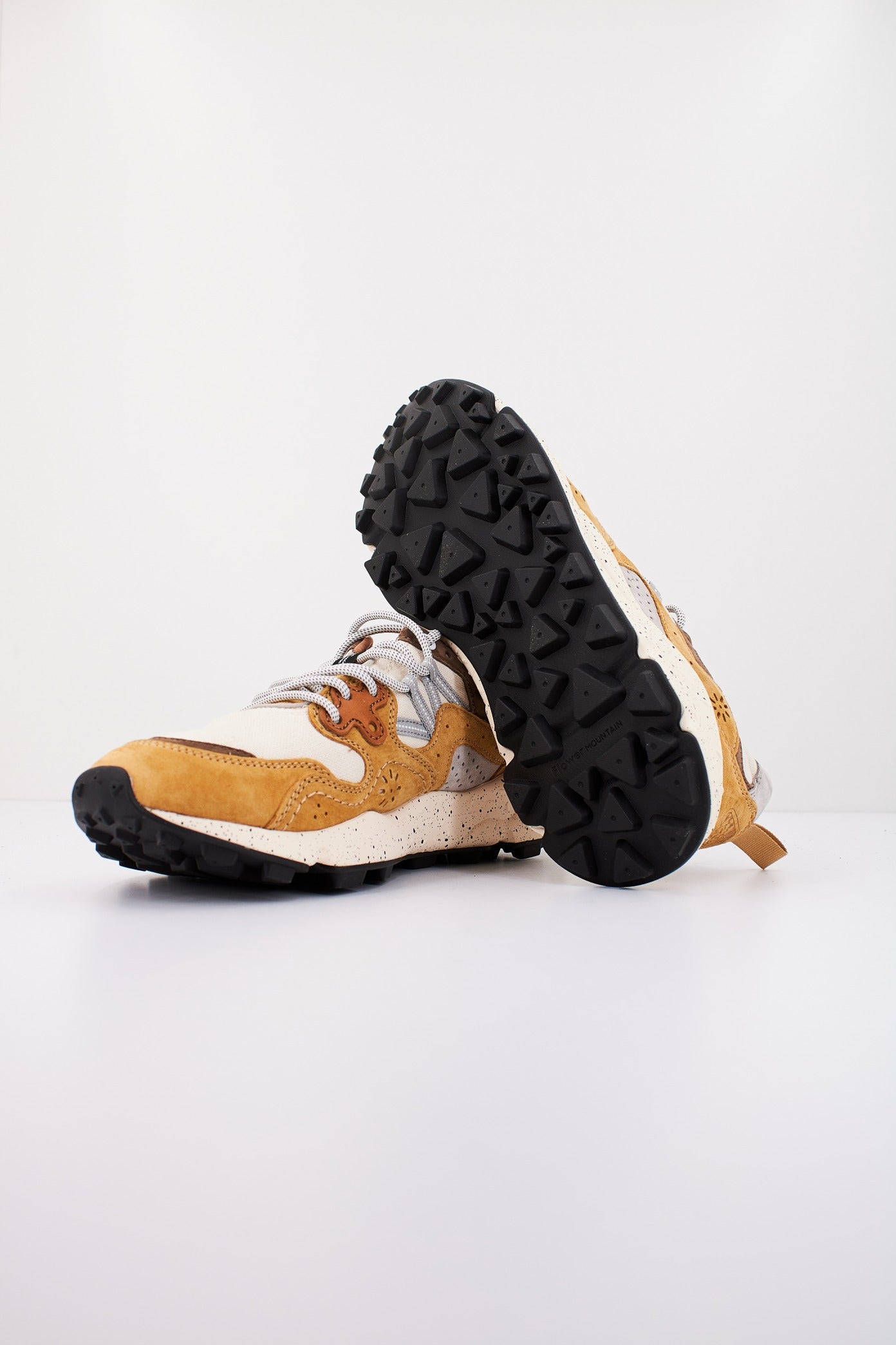 FLOWER MOUNTAIN YAMANO UNI en color BONE (4)