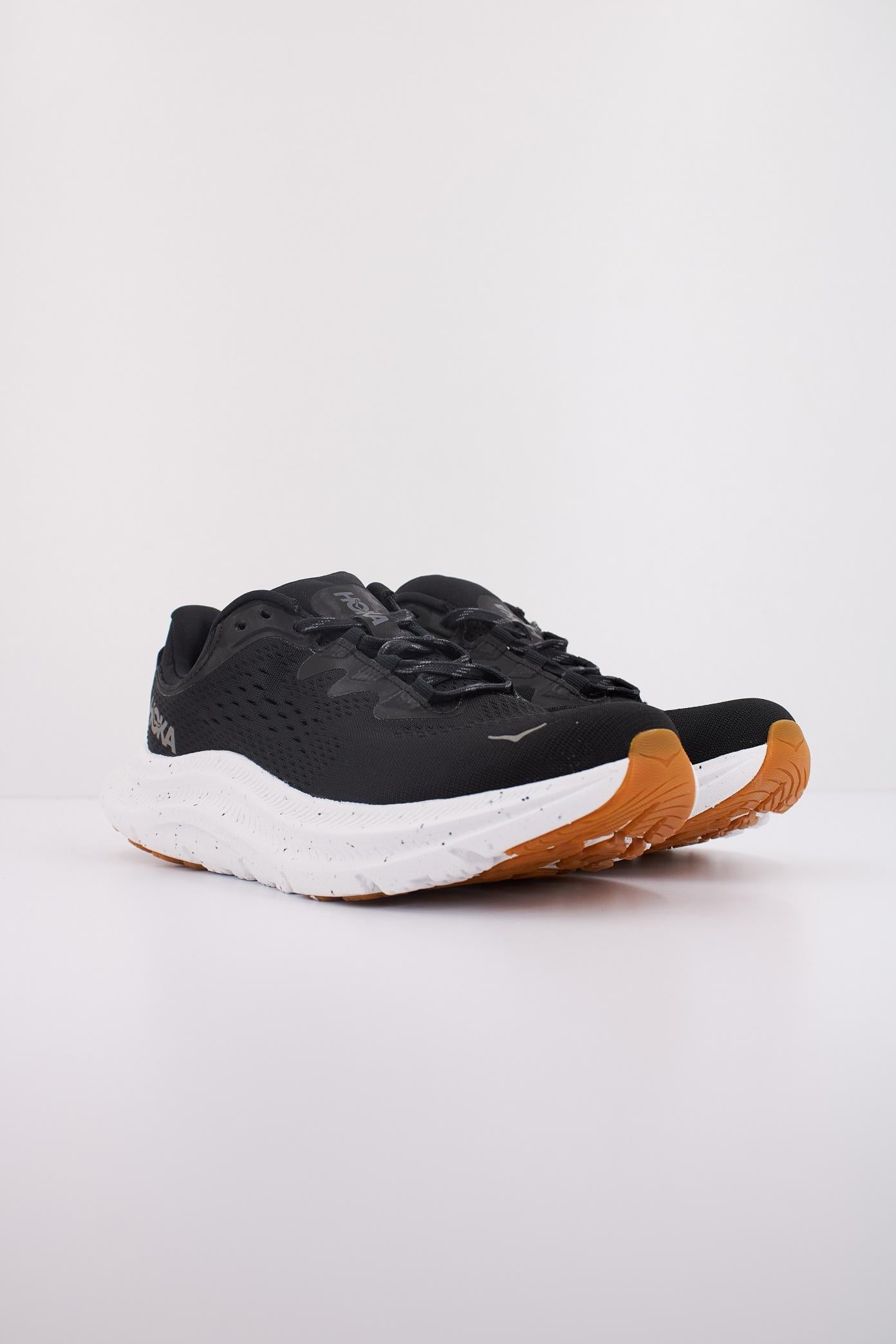 HOKA KAWANA en color BWH (2)