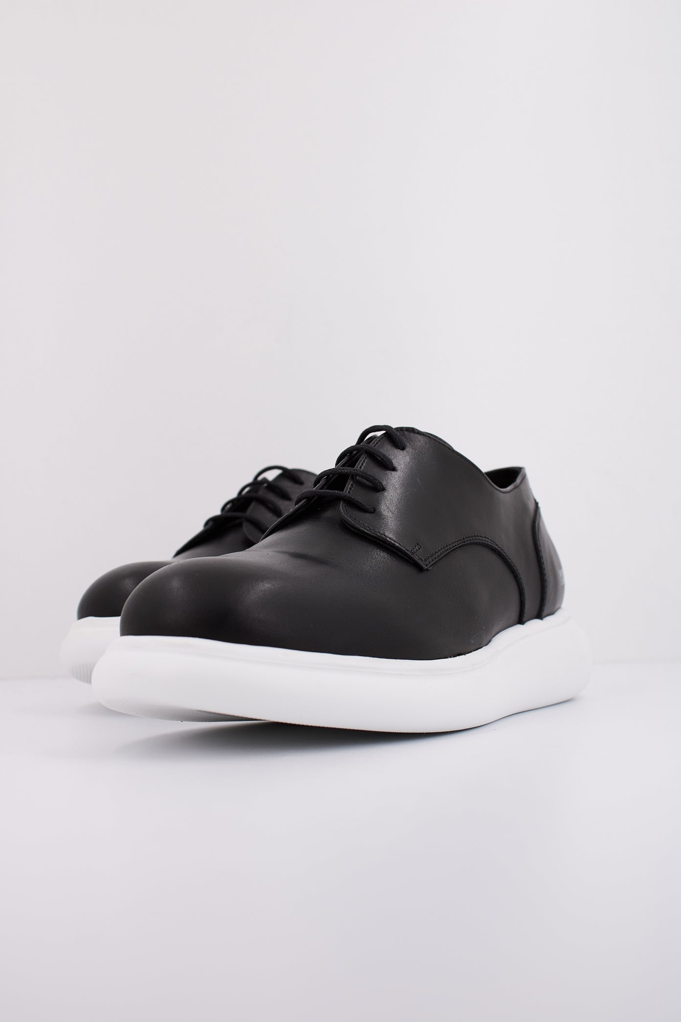 KARL LAGERFELD GRANBY LACE LO en color BLACK (2)