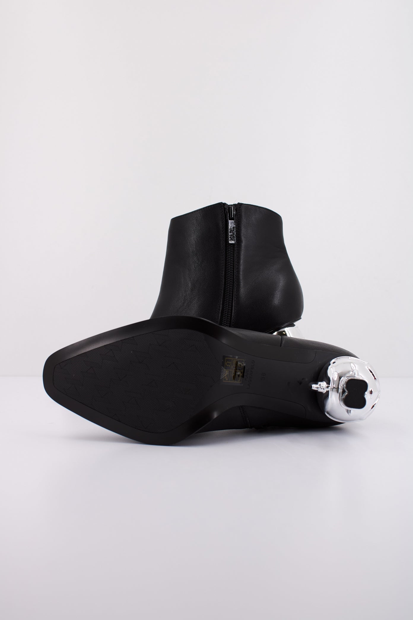 KARL LAGERFELD HEEL SHORT ZIP BOOT en color BLACK (5)
