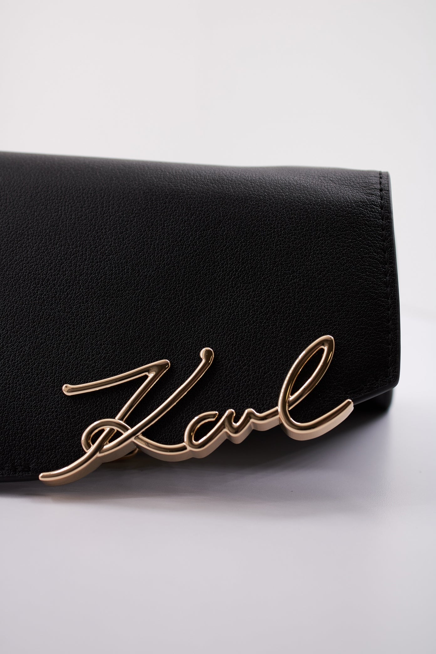 KARL LAGERFELD SIGNATURE CB WALLET en color BLKGLD (4)