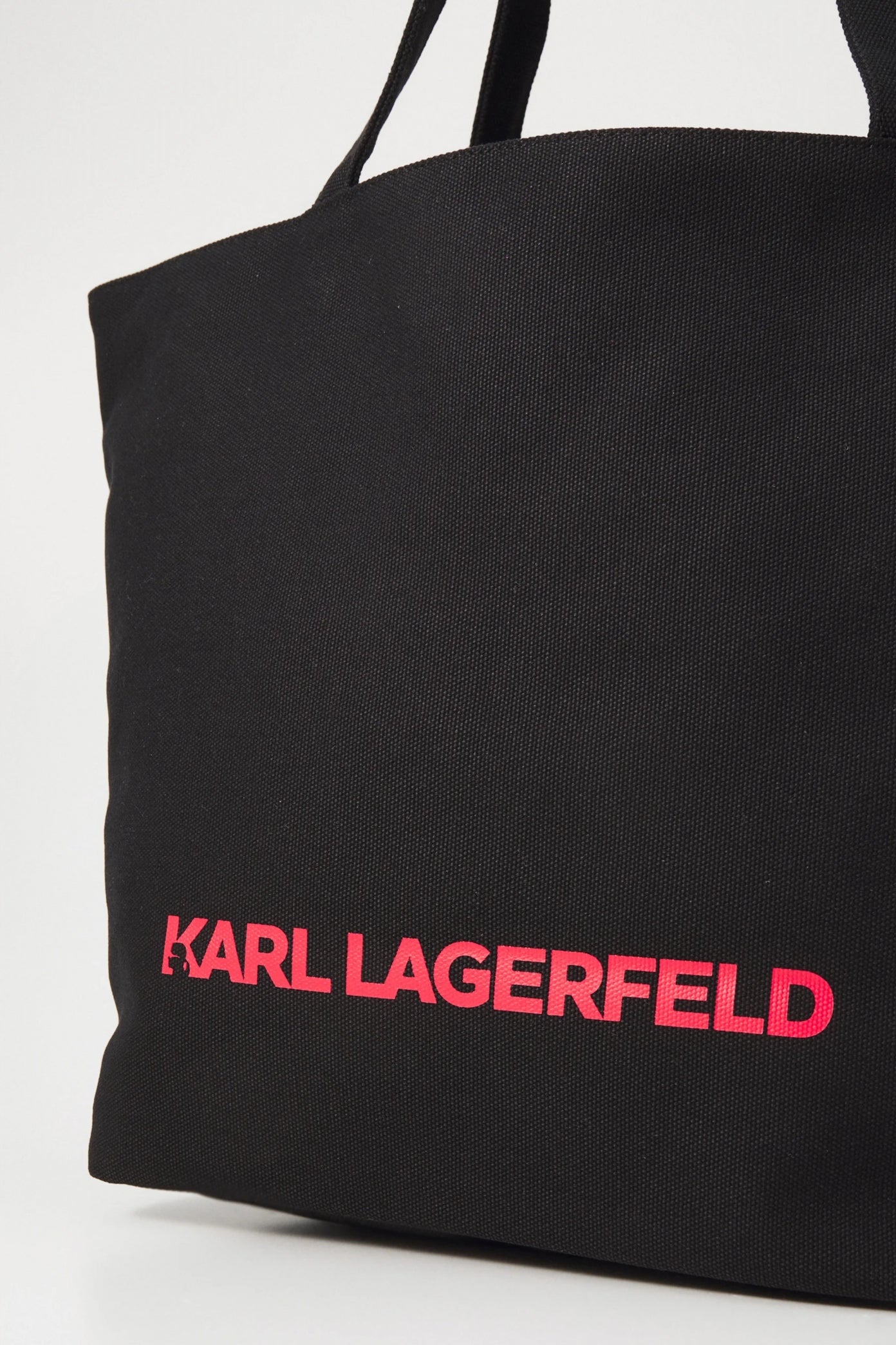 KARL LAGERFELD HEARTS REVERSIBLE SH en color BLACK (4)