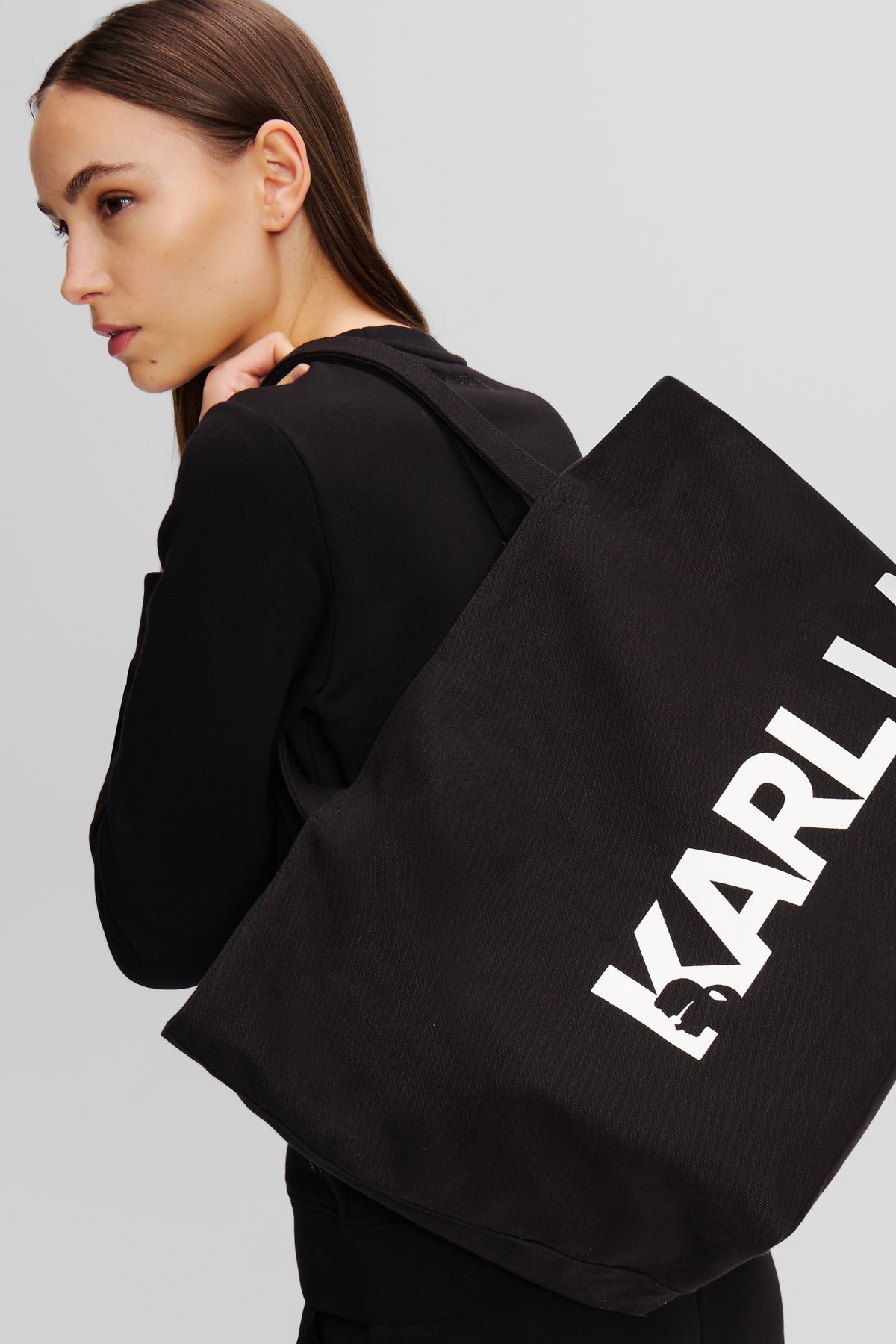 KARL LAGERFELD K ESSENTIAL BIG LOGO en color BLKWHT (4)