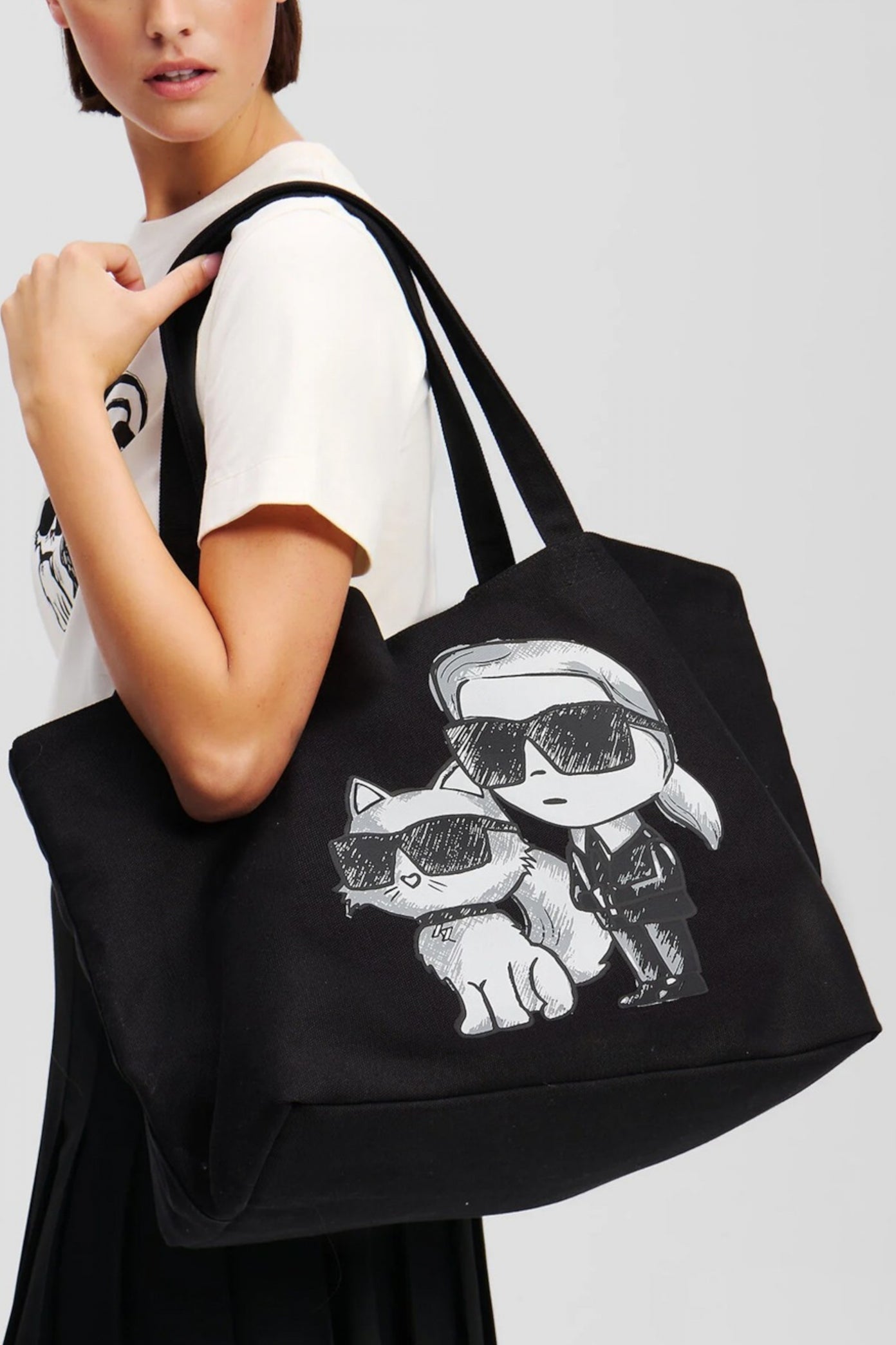 KARL LAGERFELD IKON KC SHOPPER en color BLKWHT (4)