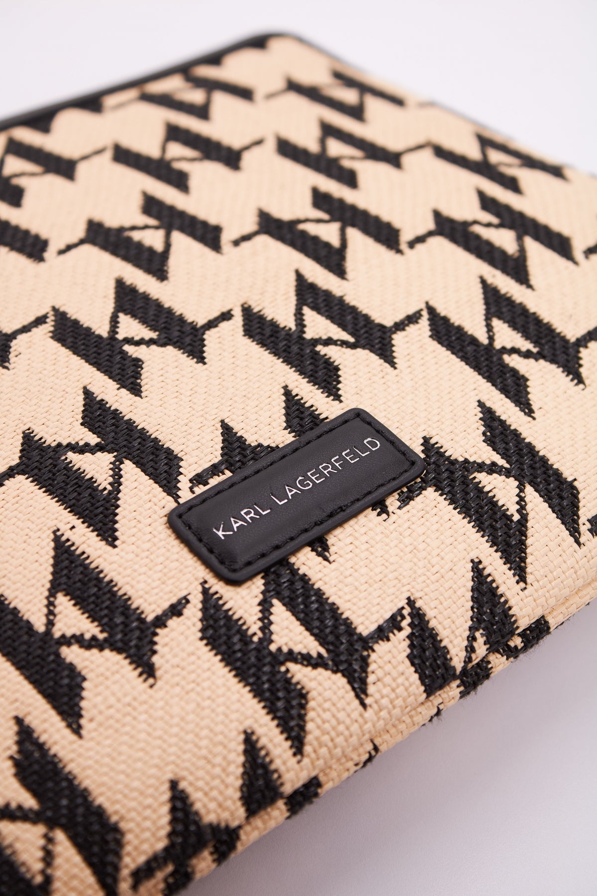 KARL LAGERFELD K ESSENTIAL RAFFIA P en color BLKNTRL (4)