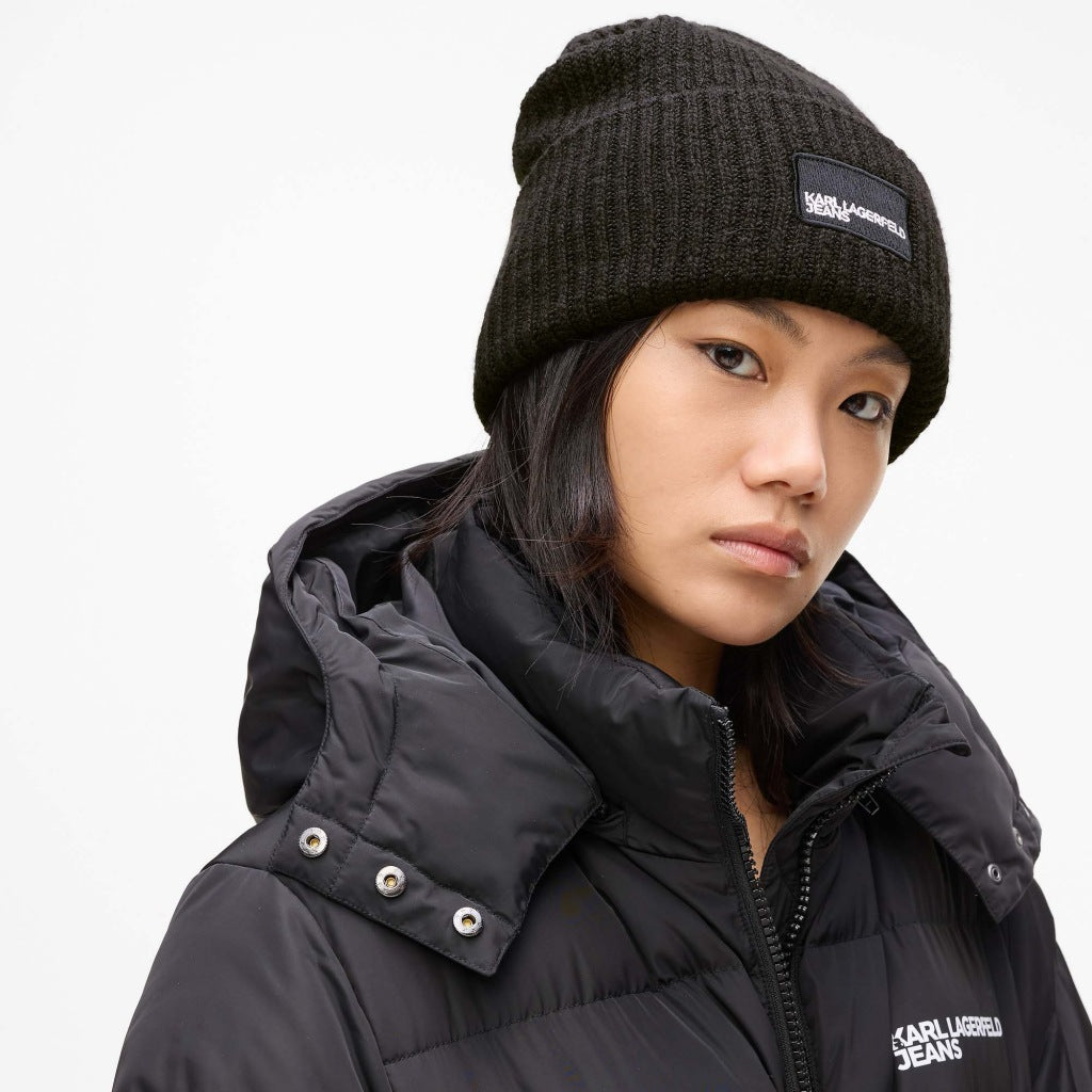 KARL LAGERFELD KLJ PATCH LONG BEANI en color BLACK (2)