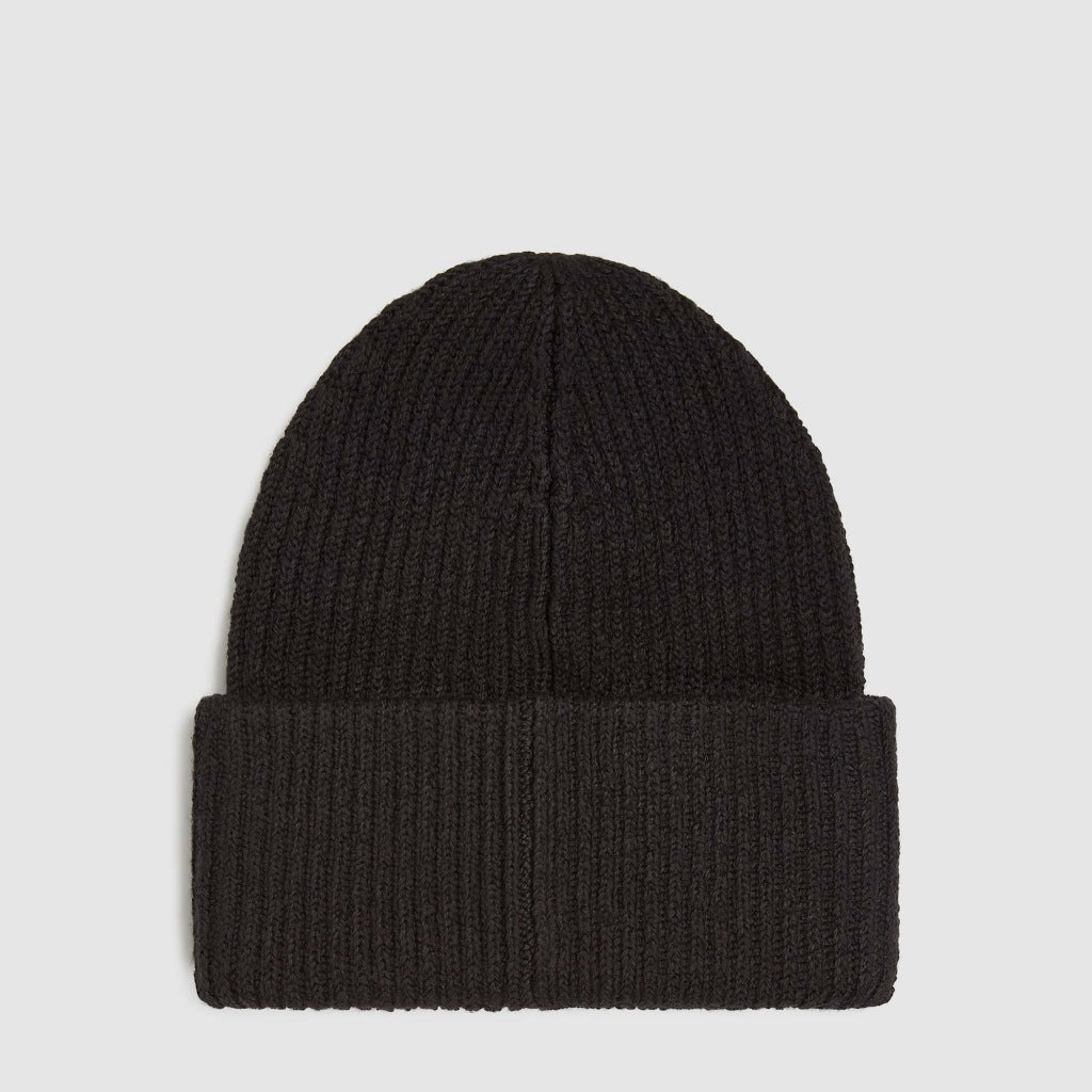 KARL LAGERFELD KLJ PATCH LONG BEANI en color BLACK (3)