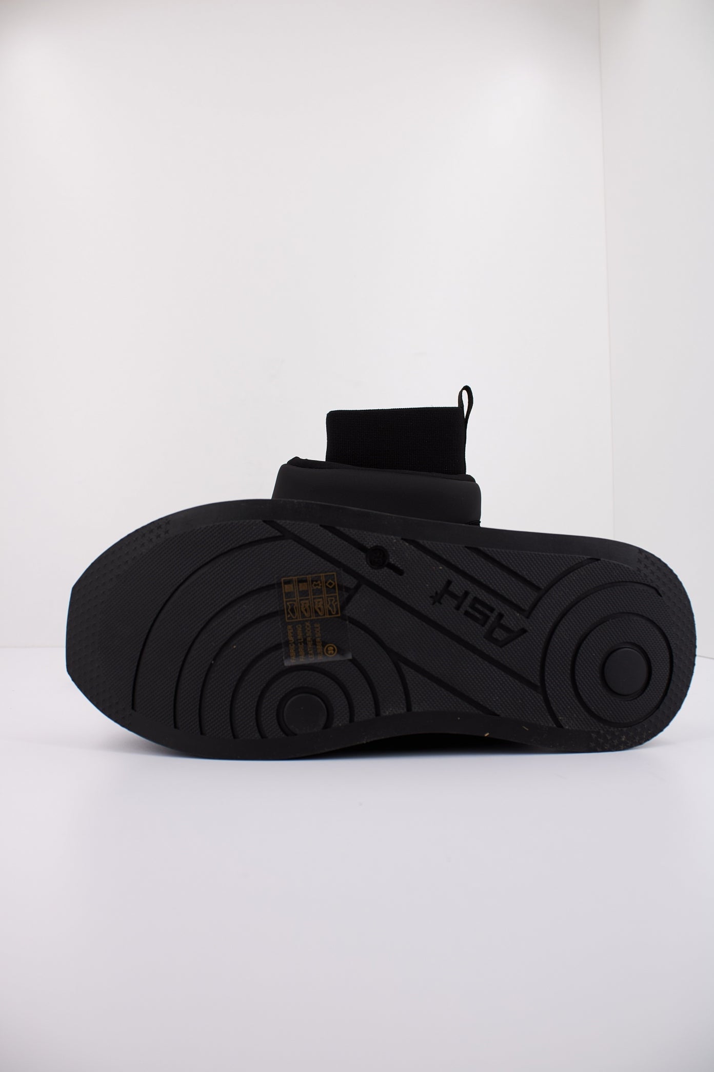 ASH INDOOR en color BLACK (5)