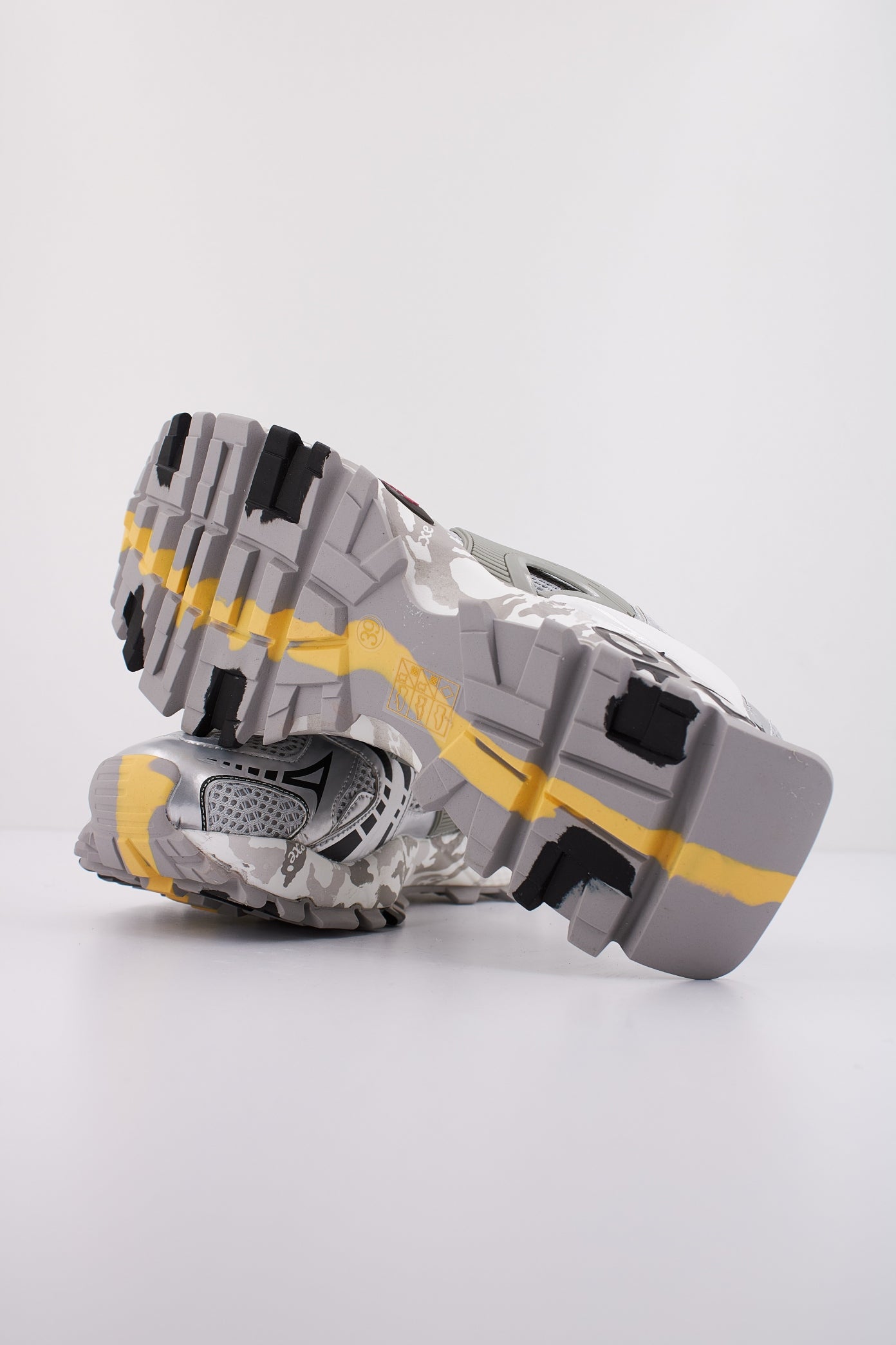 EXÉ E en color GREY (5)