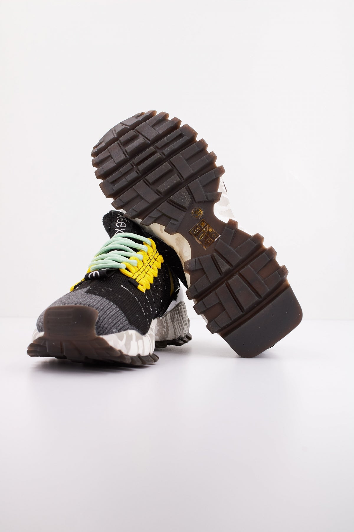 EXÉ E en color BLACK (5)