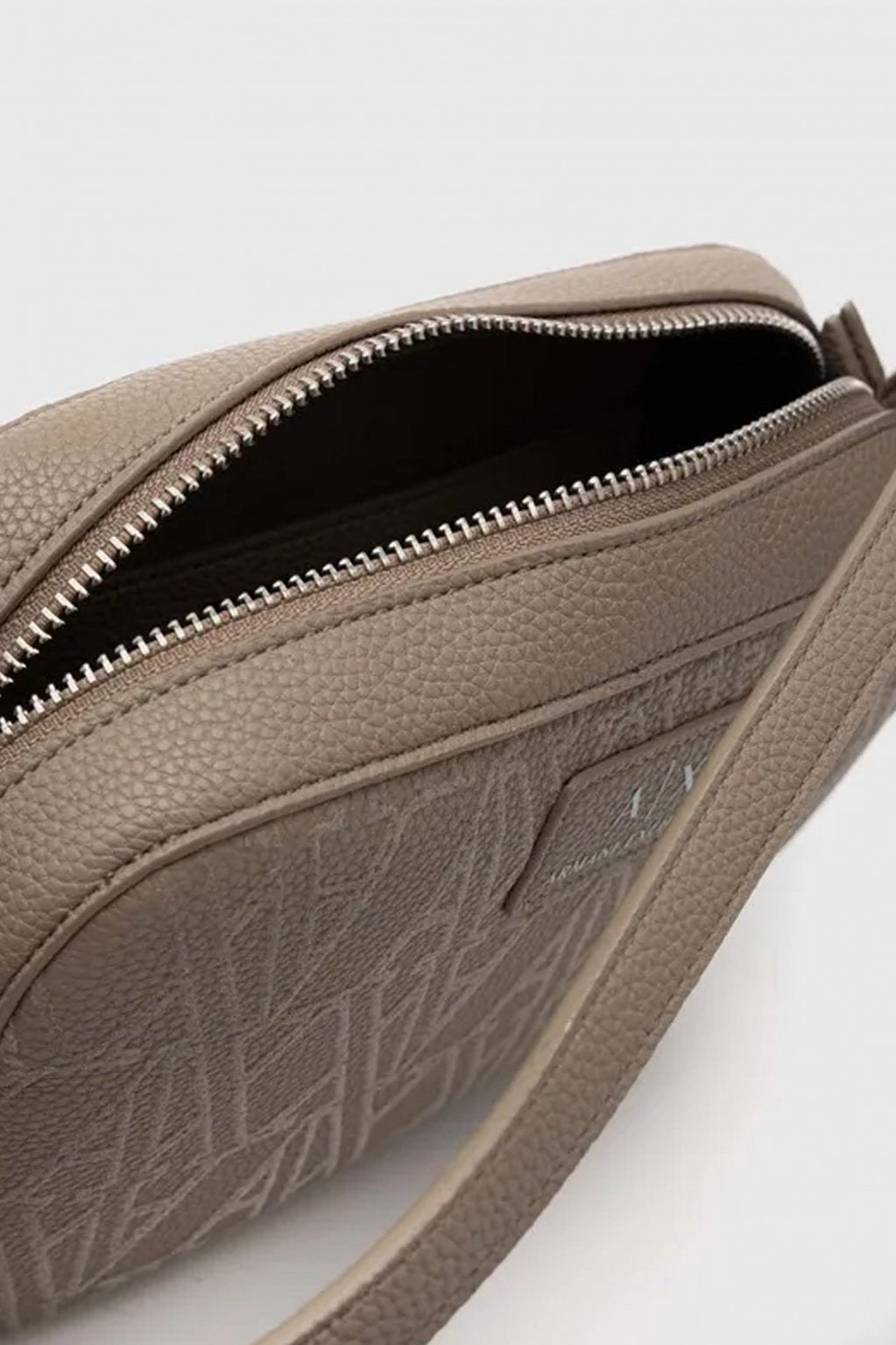 ARMANI EXCHANGE MESSENGER BAG en color (4)