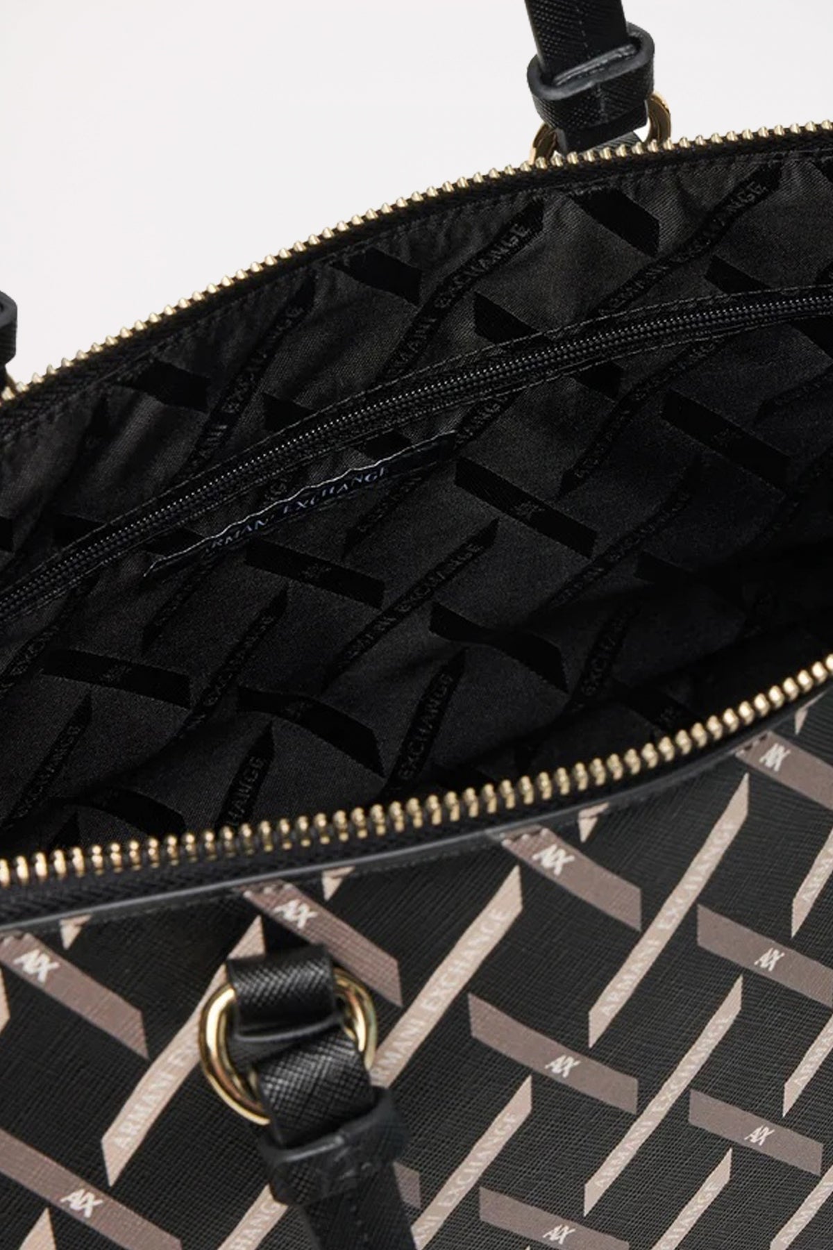 ARMANI EXCHANGE TOP HANDLE BAG en color MC (4)