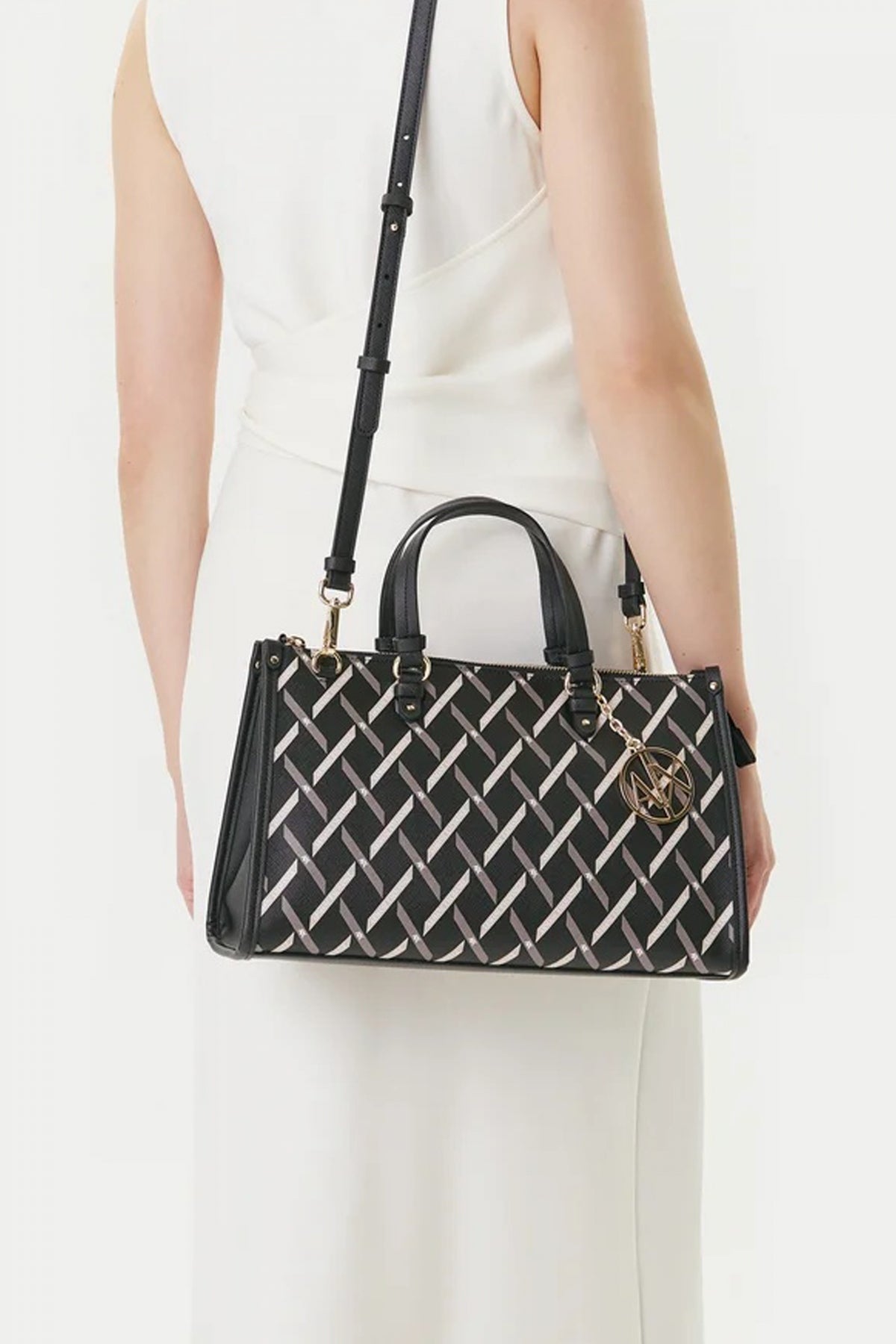 ARMANI EXCHANGE TOP HANDLE BAG en color MC (5)