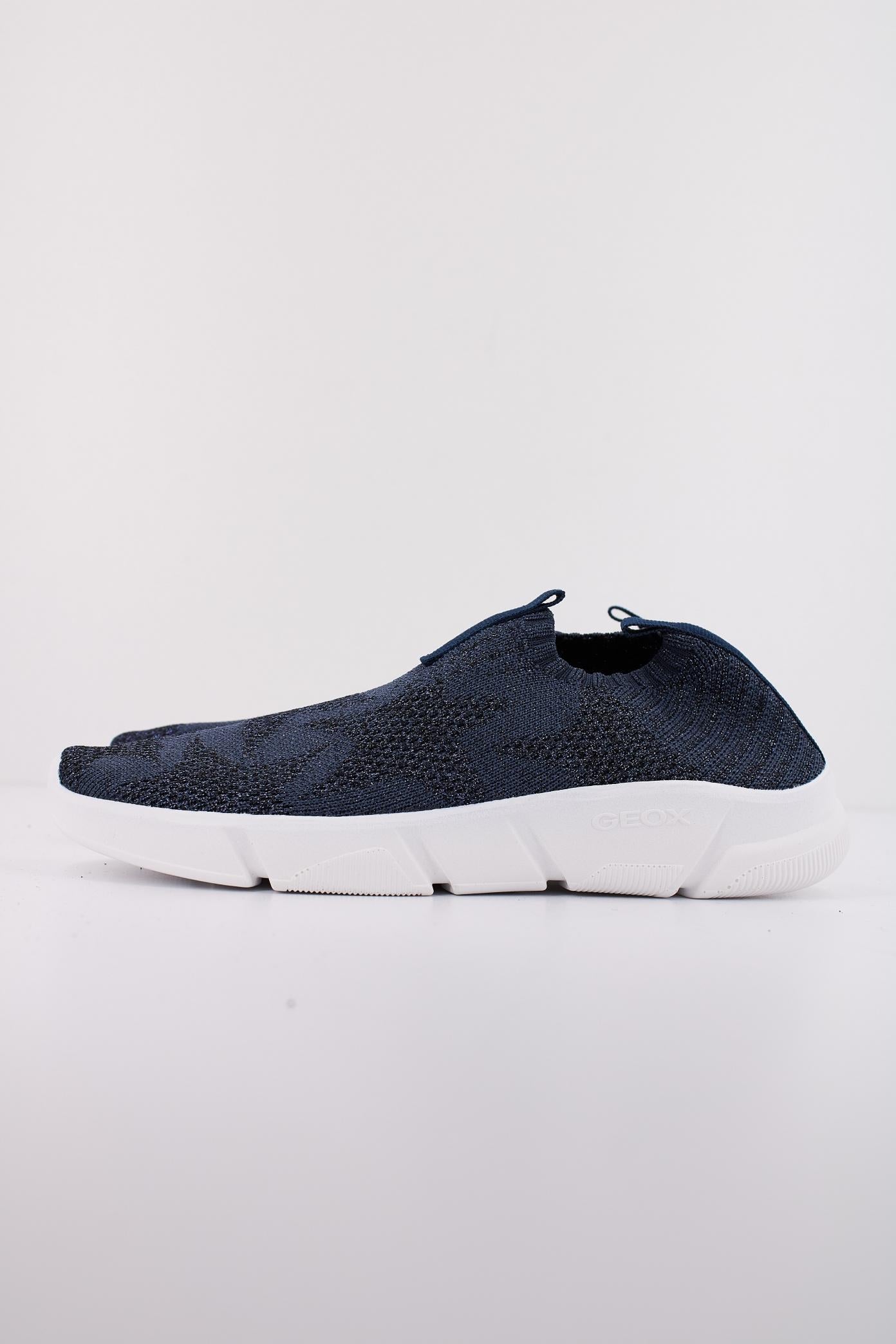 GEOX J ARIL GIRL en color C (1)