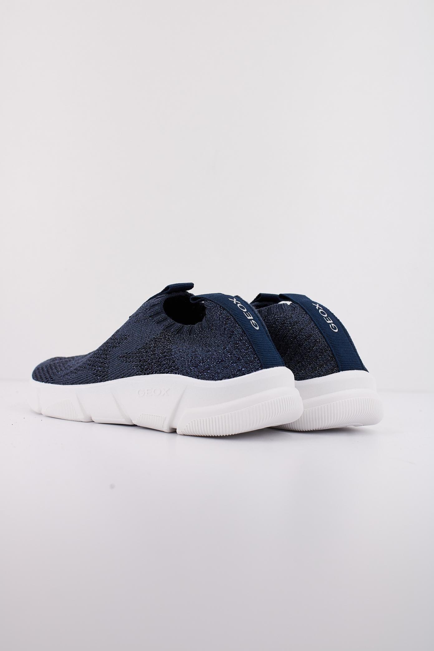 GEOX J ARIL GIRL en color C (4)