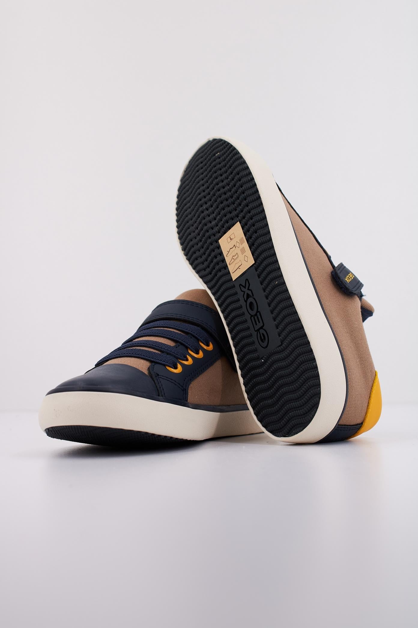 GEOX J GISLI BOY en color CFF (5)