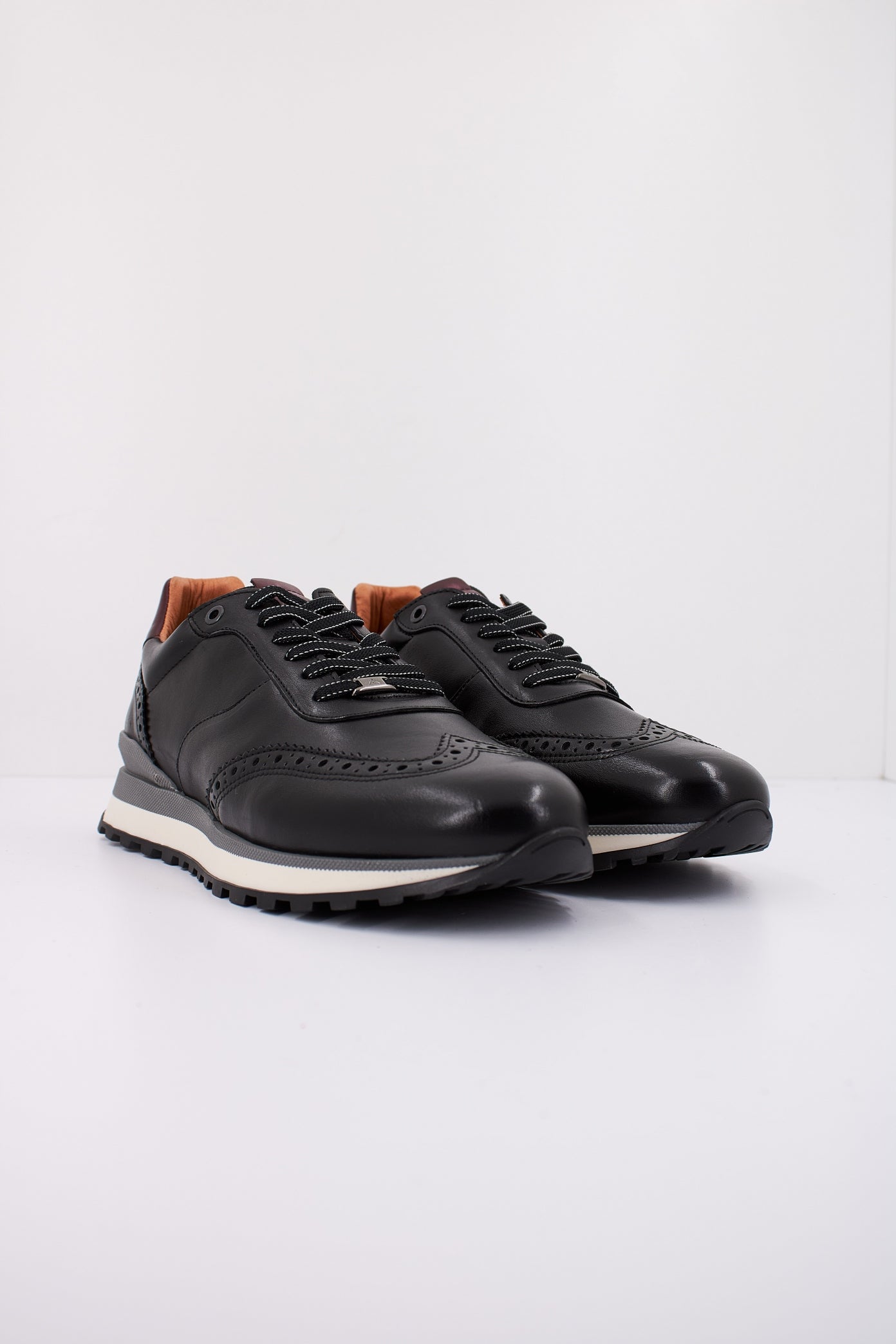 AMBITIOUS AM en color BLACK (2)