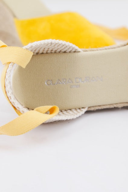 CLARA DURAN VALENANTCD en color OCRE (4)