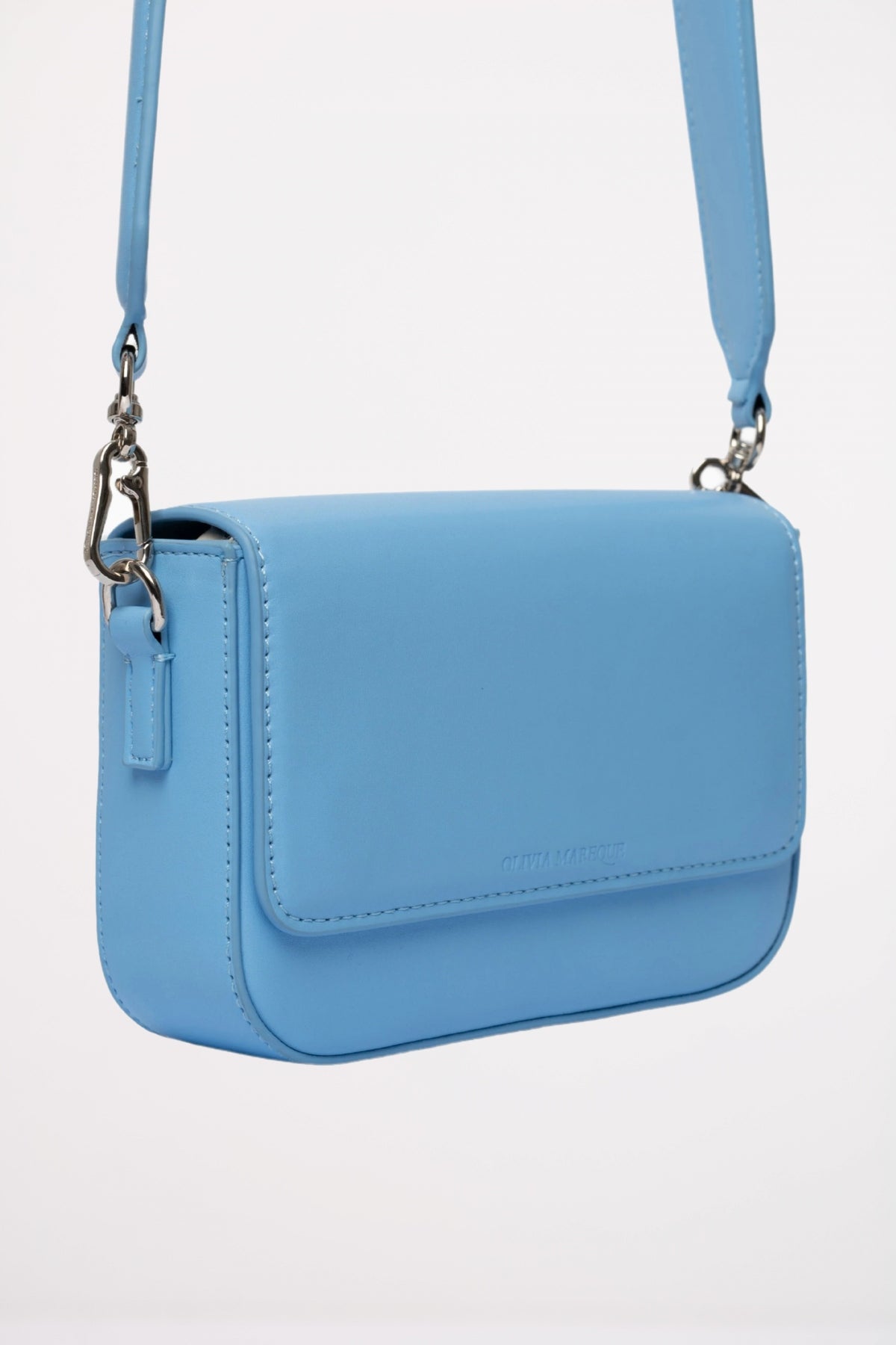 OLIVIA MAREQUE PANTONE en color AZLCLNY (2)